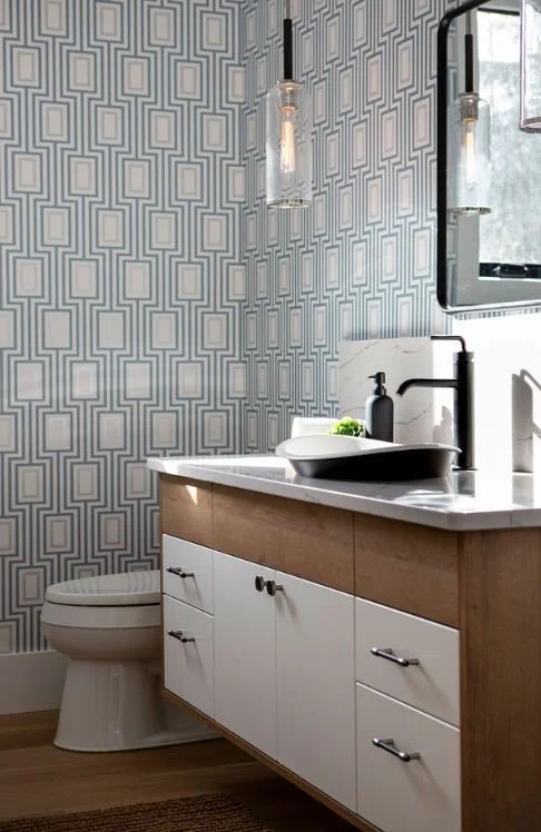 wallpaper_bathroom.JPG