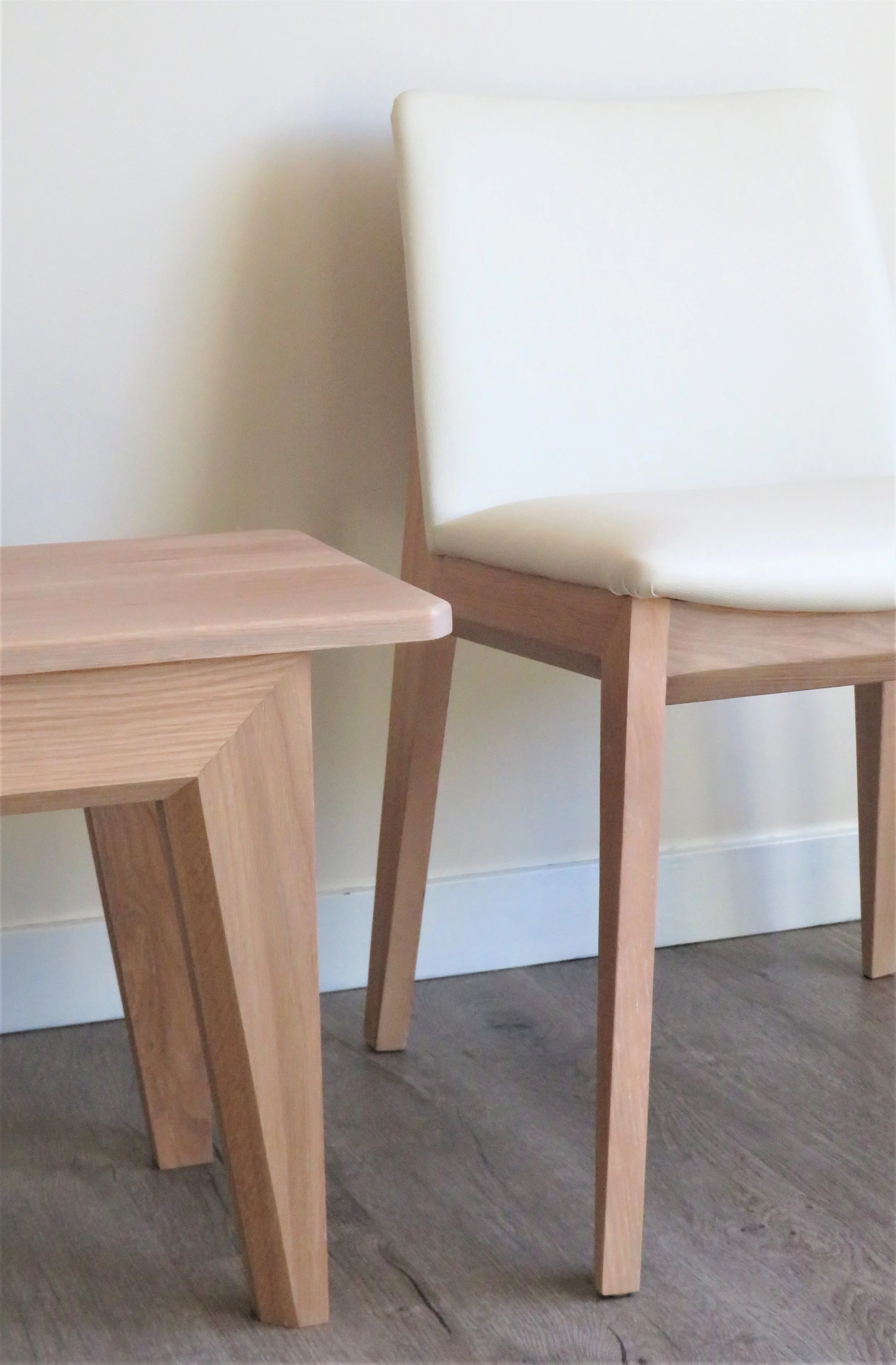 oak_bench_matching_dining_chair.JPG