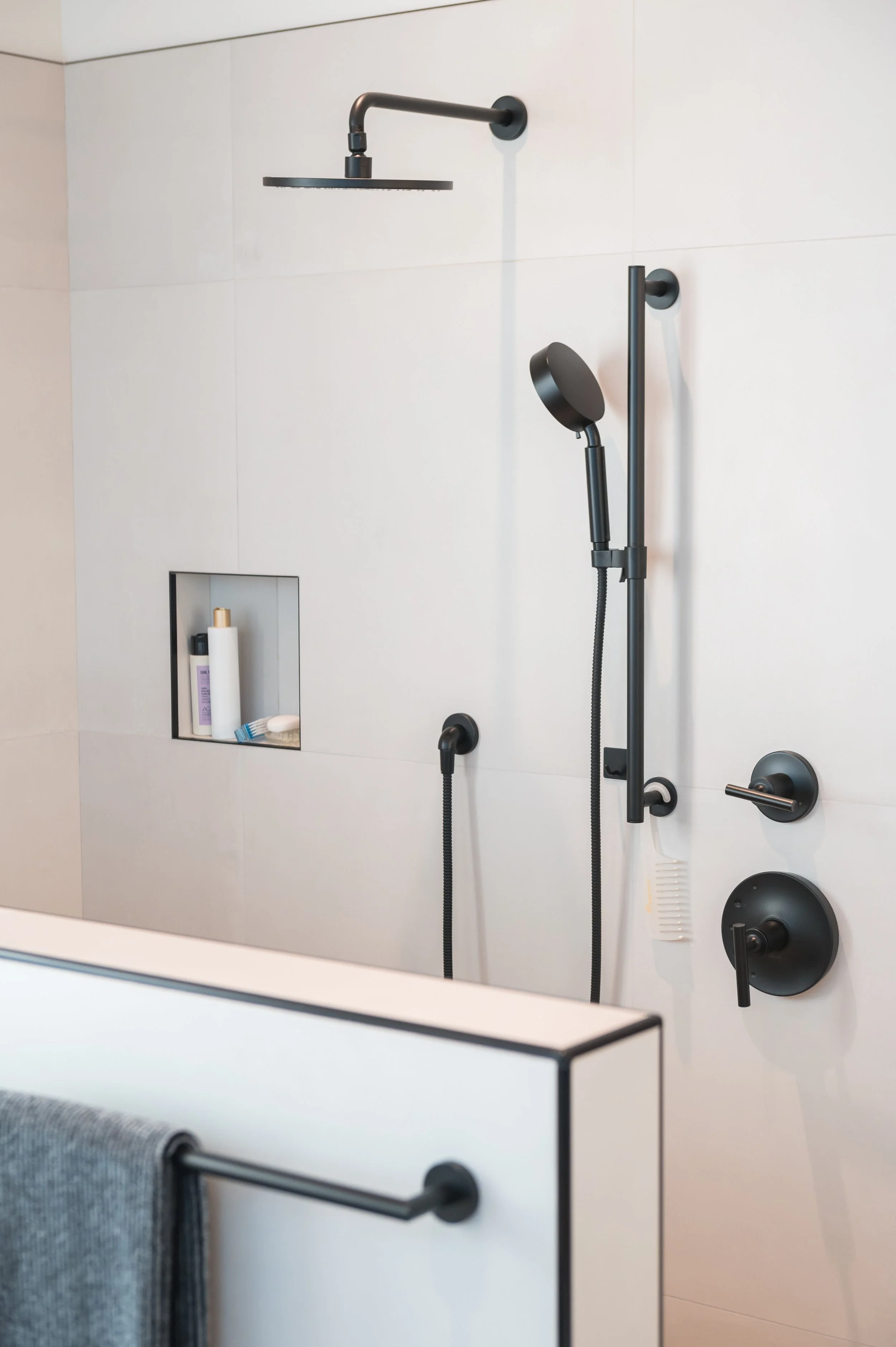 modern_shower_d.jpg