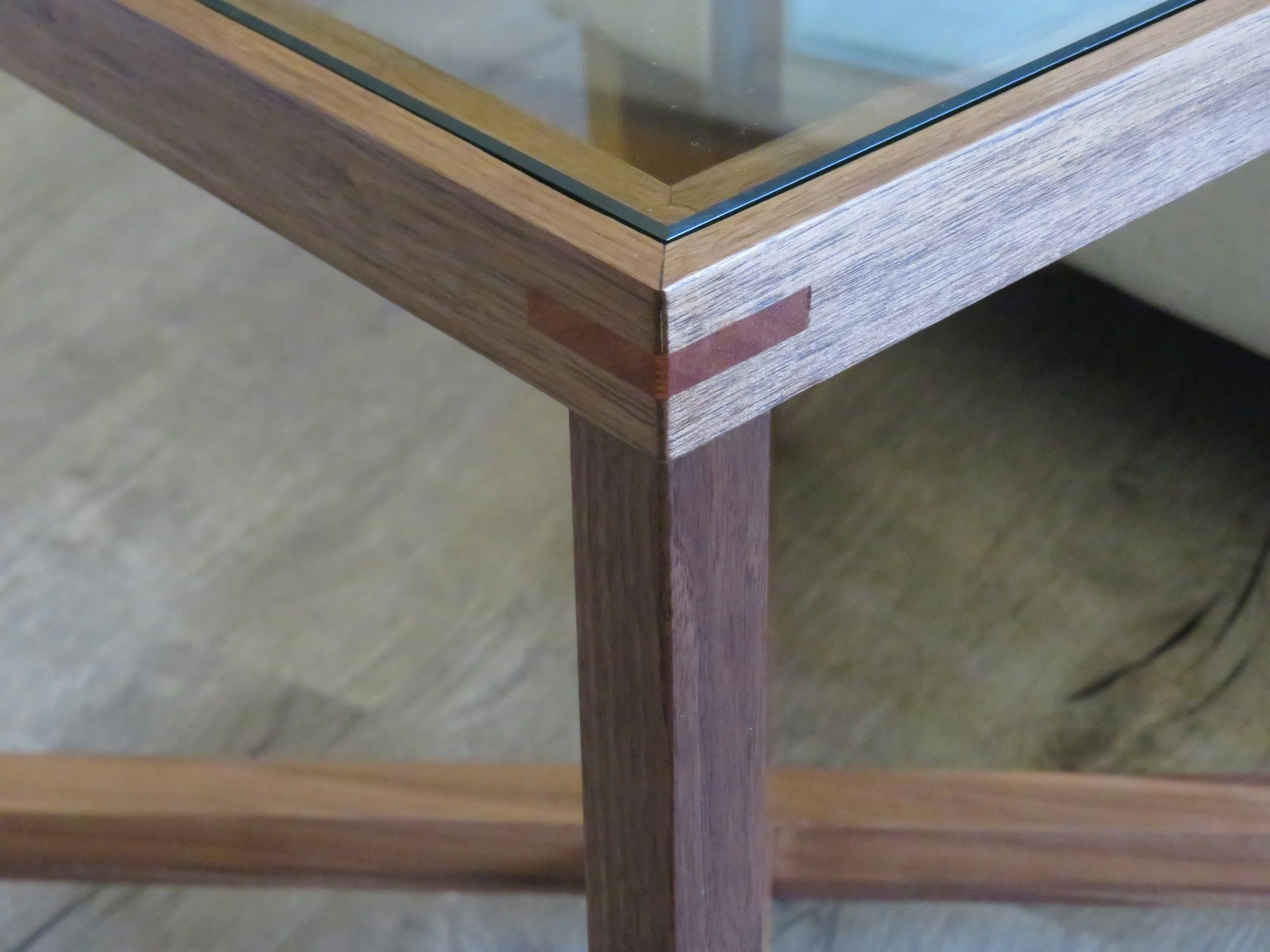 glass_endtable_walnut2.JPG