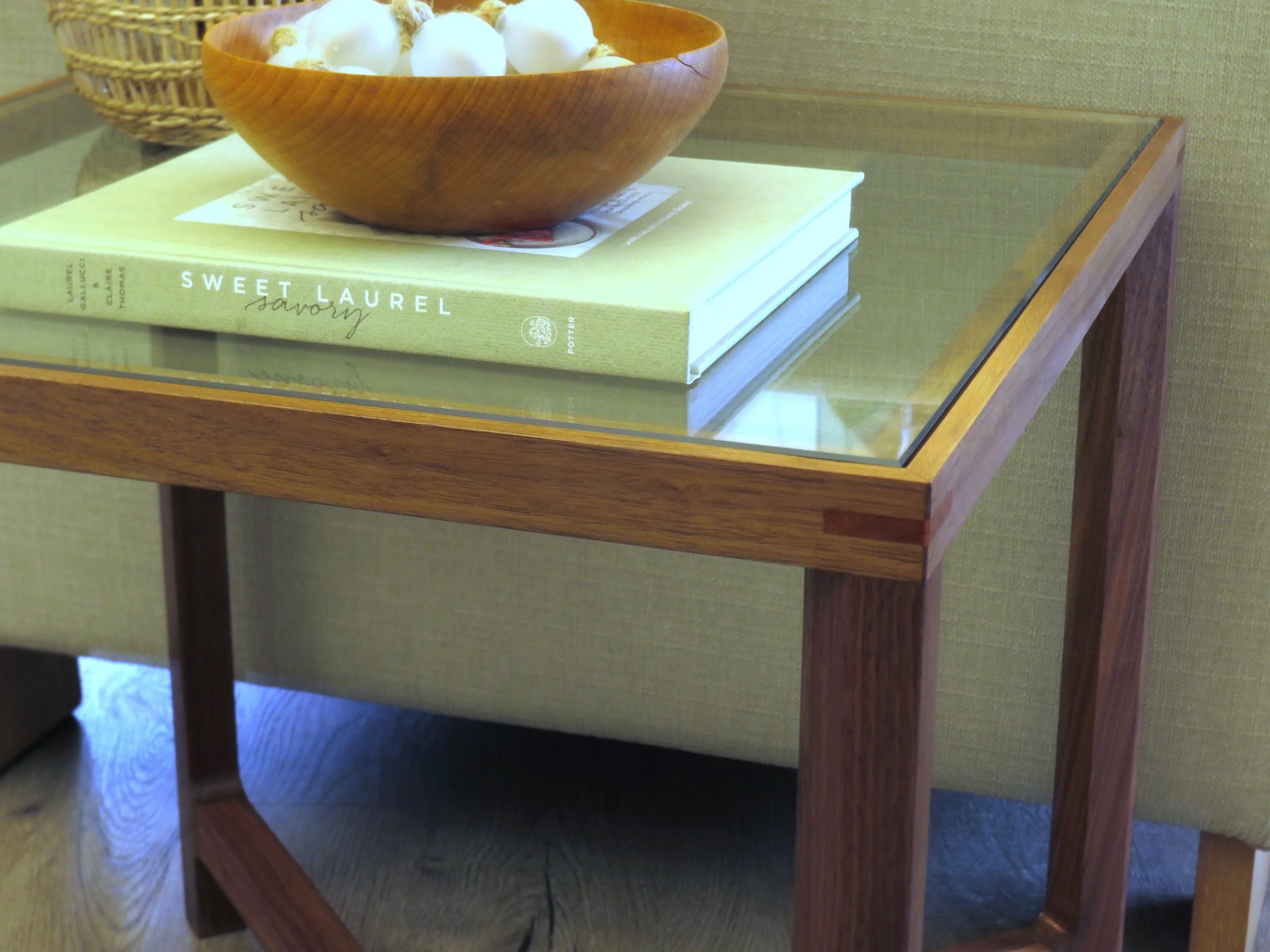 walnut_glass_sidetable2.JPG