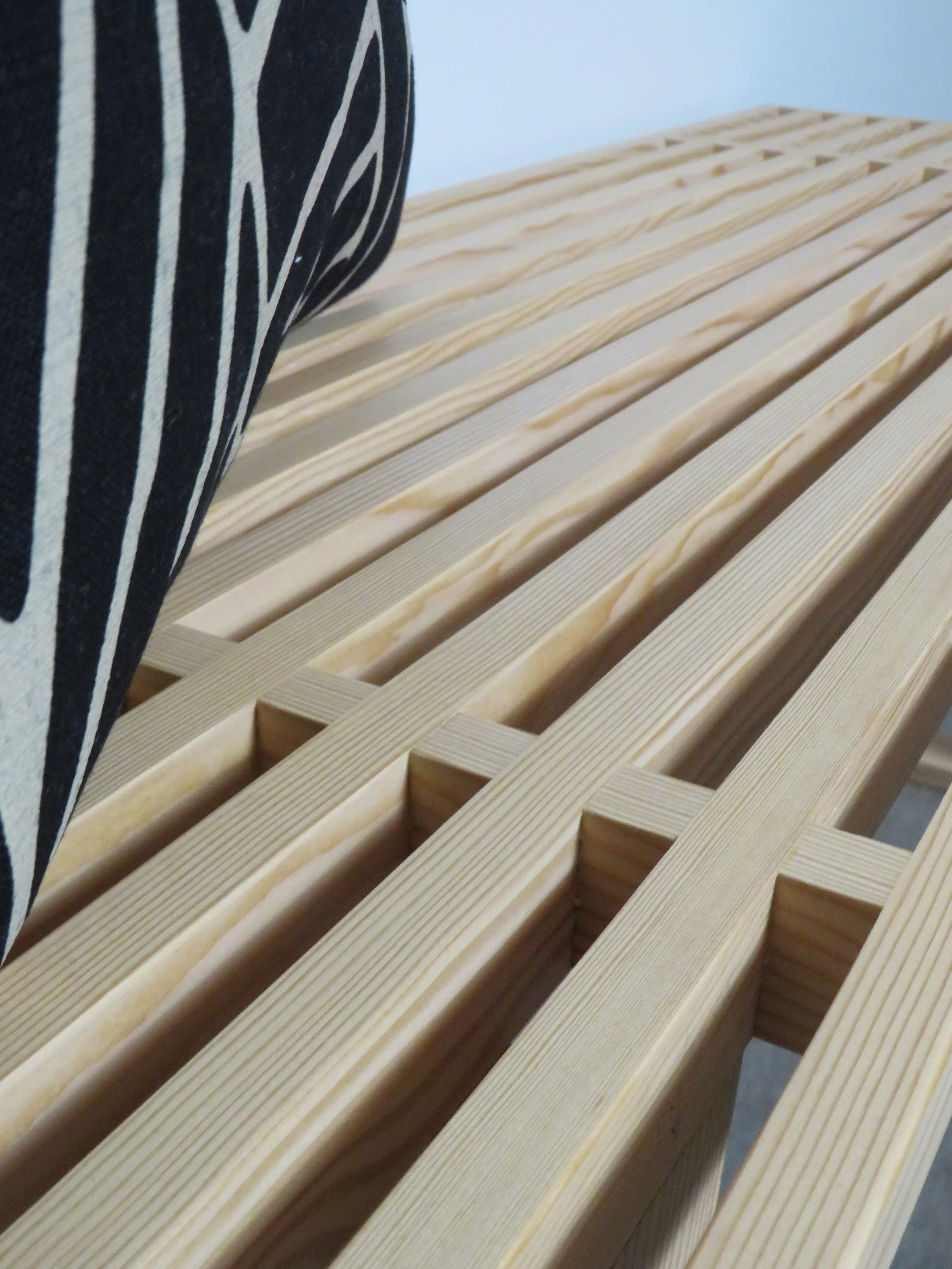slatted_solid_fir_bench.JPG