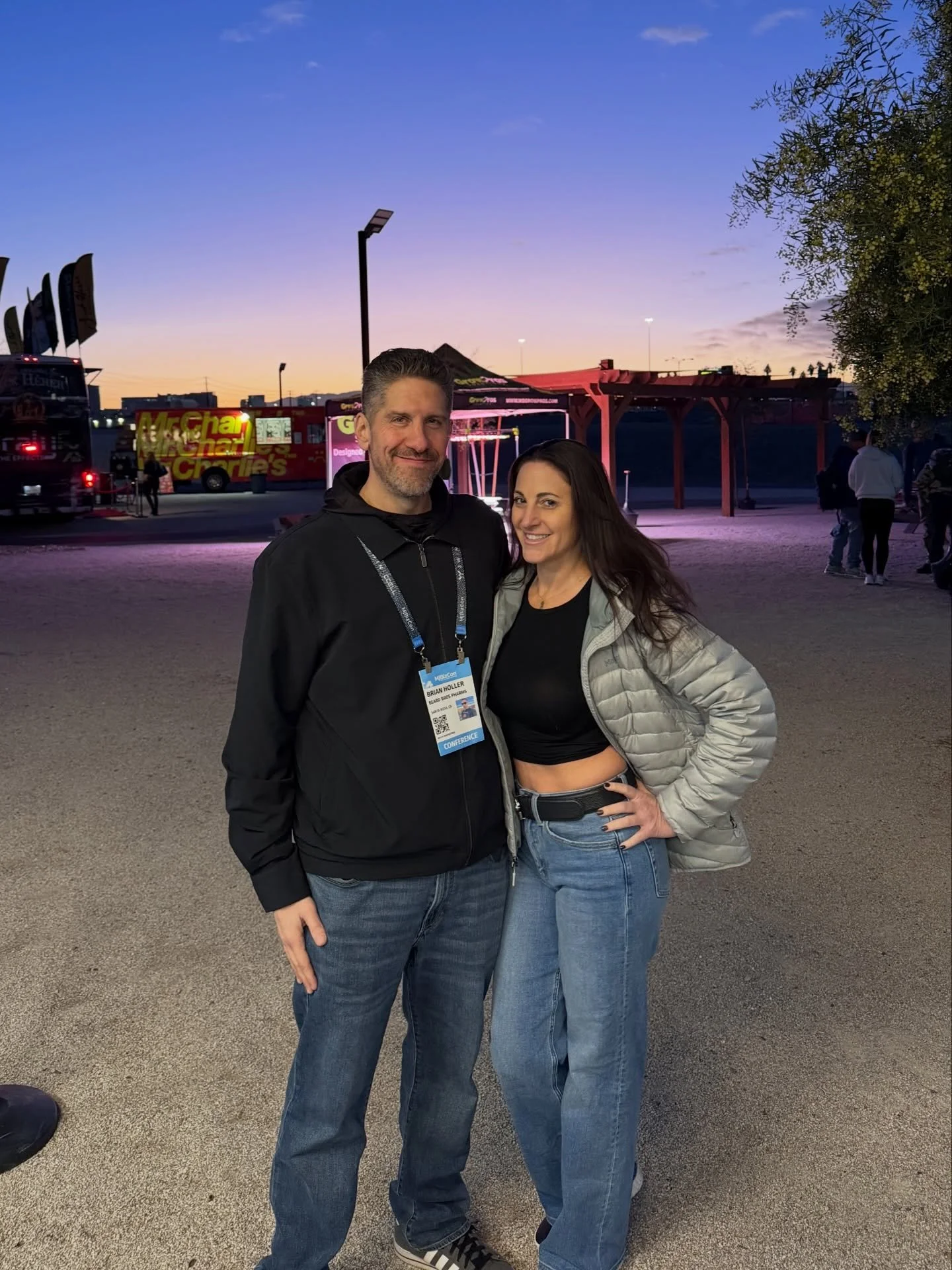 Last year at MJBiz was where our story quietly started&hellip;
and coming back to Las Vegas with you this year felt like the full-circle plot twist I didn&rsquo;t even know I needed ✨💫🎲
Wild how one late-night convo and 💨 sesh outside of the Cosmo