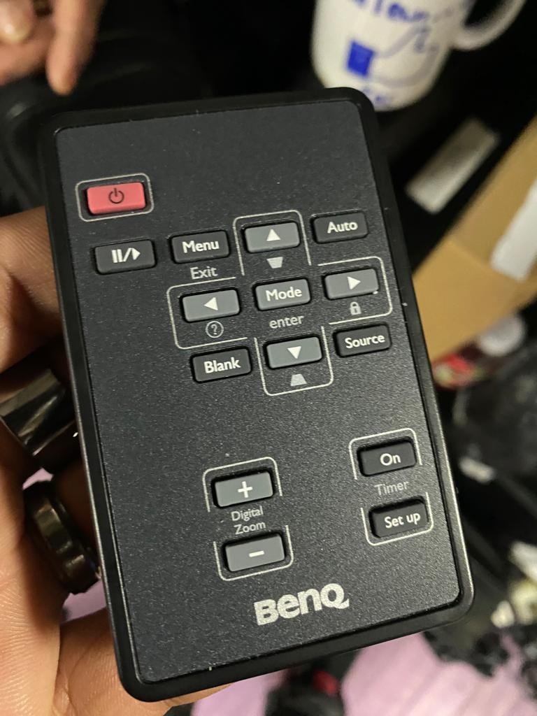 AT BenQ MP612C Colourful Projector With Remote 7.jpeg