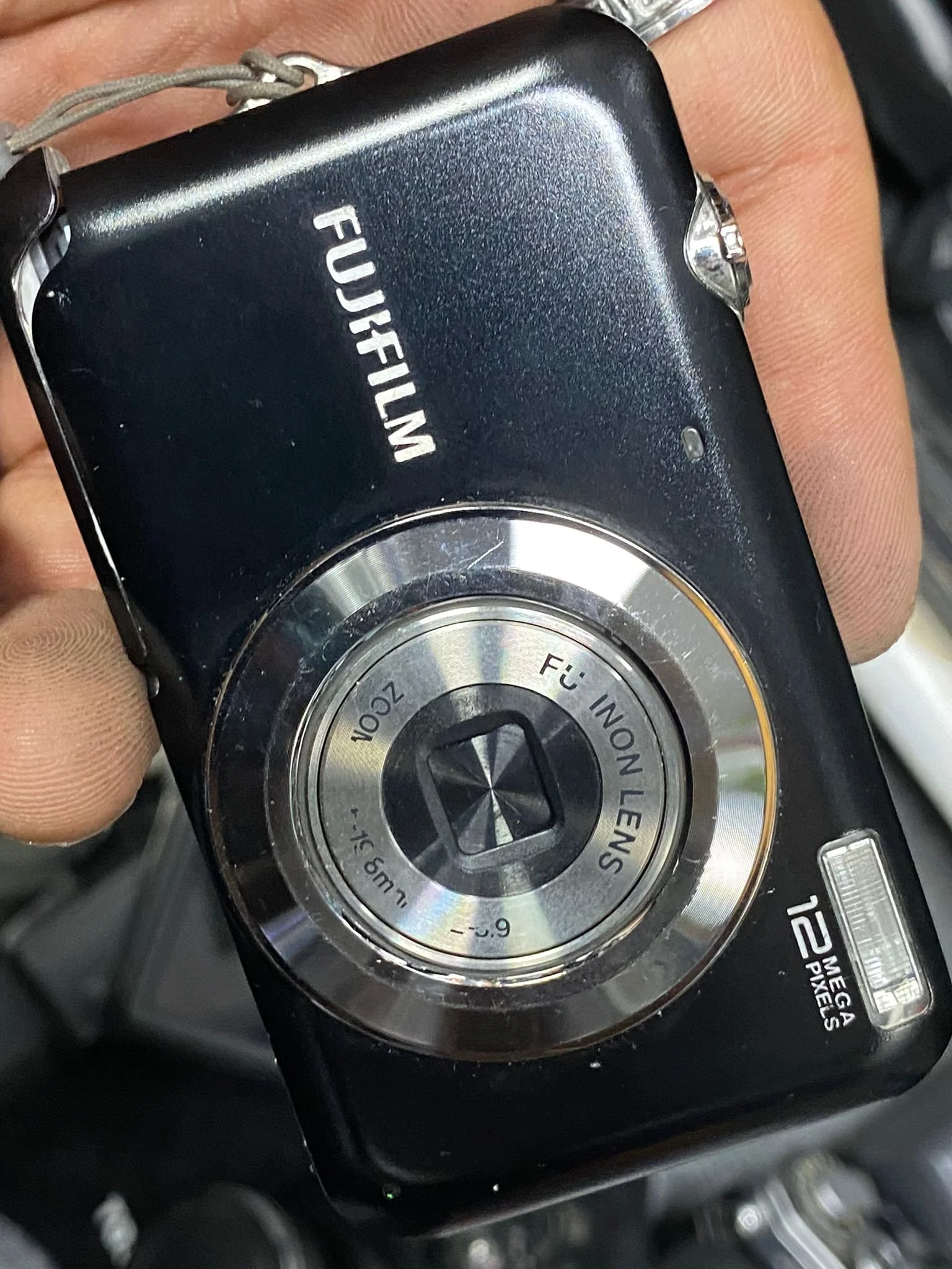 FujiFilm 12.0MP Digital Camera Black | CONDITION - USED | £19.99
