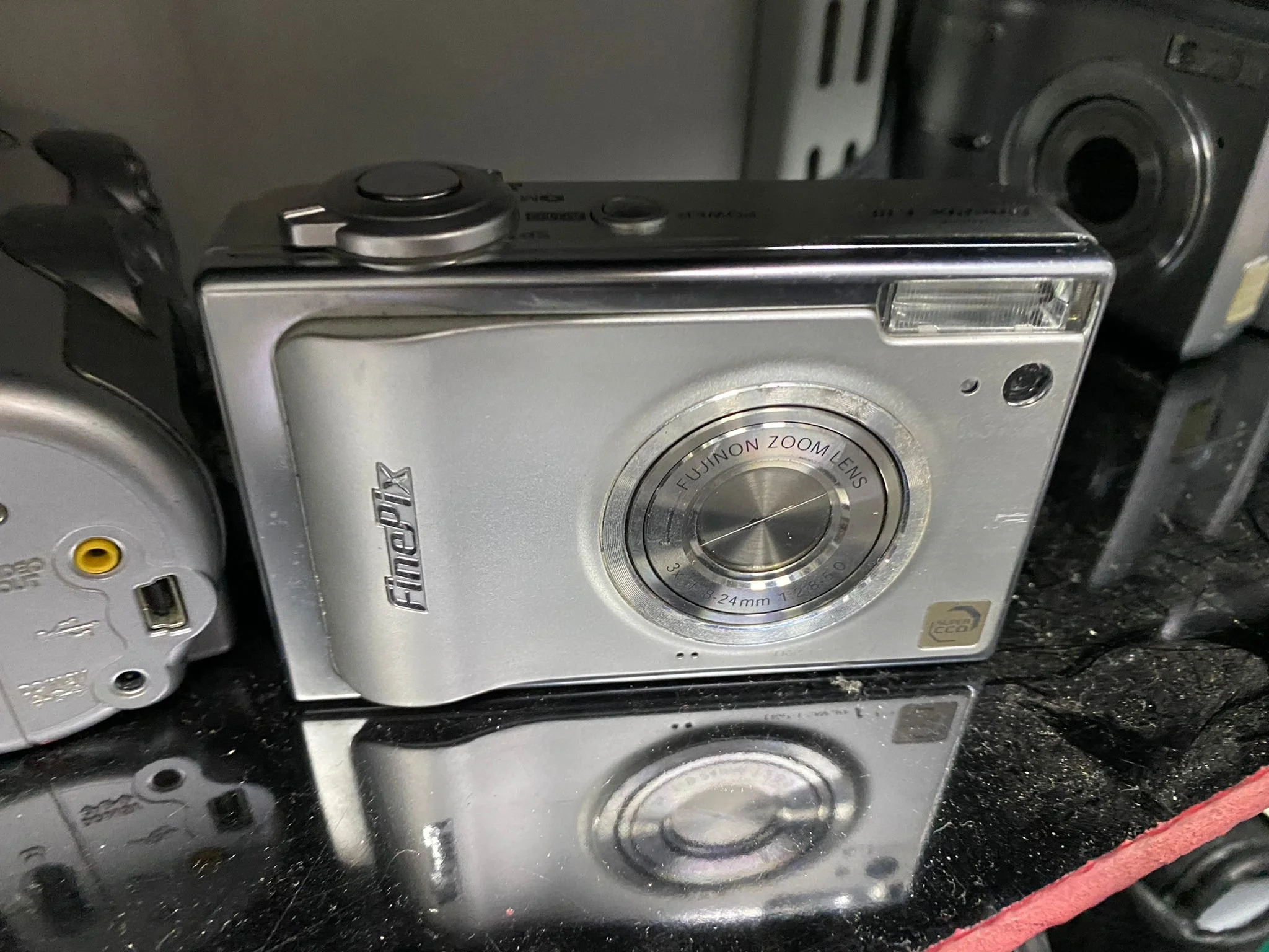 Fujifilm Finepix F10 6.3MP Digital Camera | CONDITION - USED | £39.99 (OUT OF STOCK)