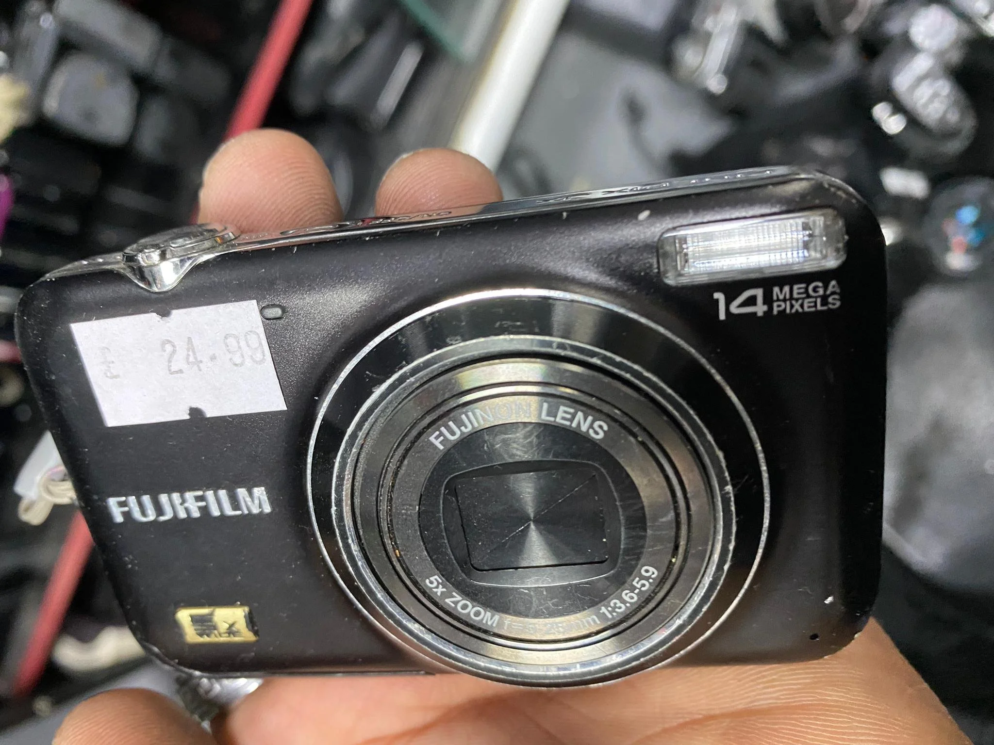 FujiFilm 14.0MP Digital Camera Black | CONDITION - USED | £24.99