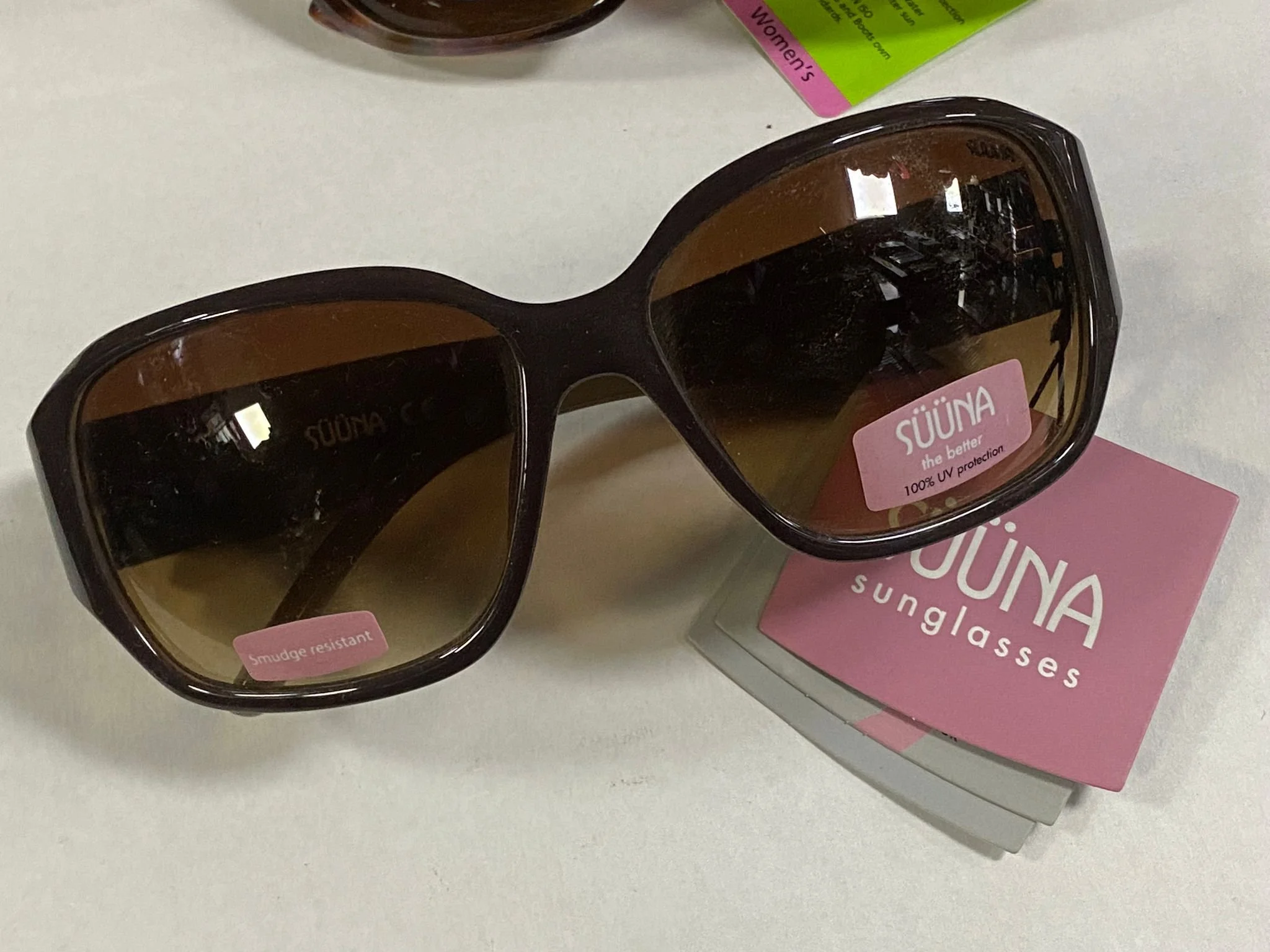 Suuna Lisa SUU161 Sunglasses | £14.99