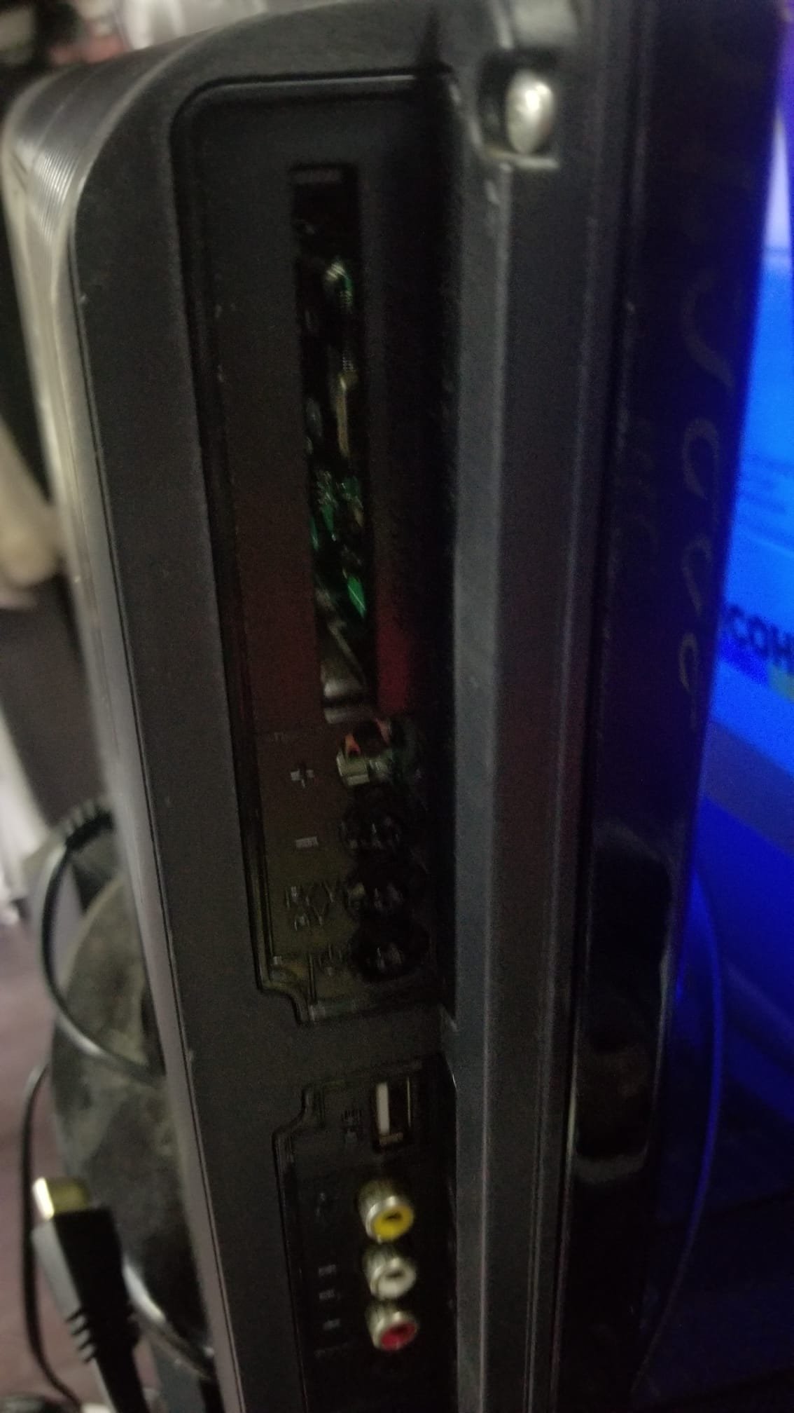 Luxor LUX-16-822-TVB 16 Inch Black HDMI VGA Scart HD Ready TV | CONDITION - USED | £19.99