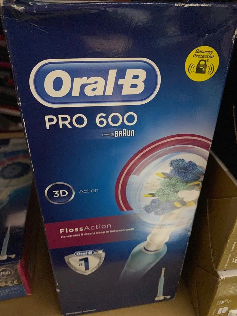 Oral-B Pro 600 3D White Floss Action Electric Toothbrush | CONDITION - NEW | £24.99