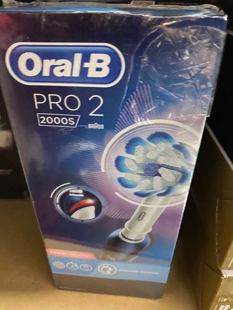Oral-B Pro 2 2000S Sensi UltraThin Electric Toothbrush | CONDITION - NEW | £39.99