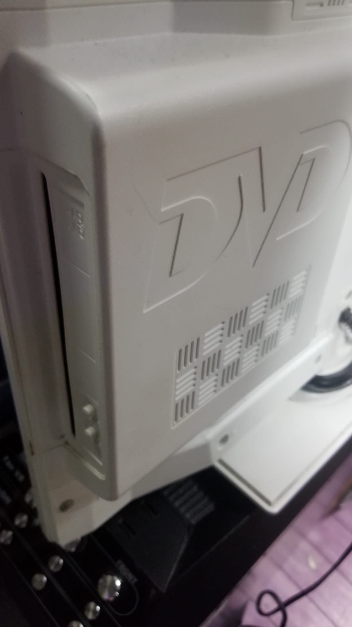 Bush LED22982DVDFH DW 22 Inch White USB HDMI Scart VGA Built In DVD Player TV | CONDITION - USED | £49.99