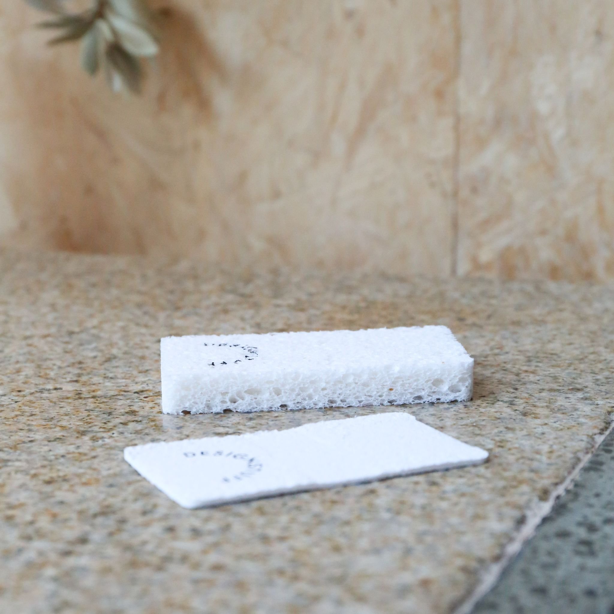 16647_Designstuff_Compressed_Cellulose_Sponge_6Pack_White _RossFarm_Cropped8.jpg