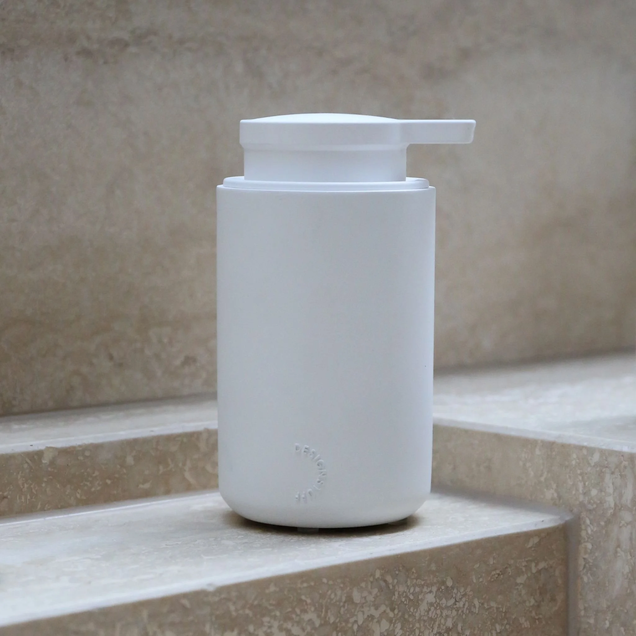 18885_DESIGNSTUFF_ARC_Soap_Dispenser_White_Mckimm_Cropped.jpg