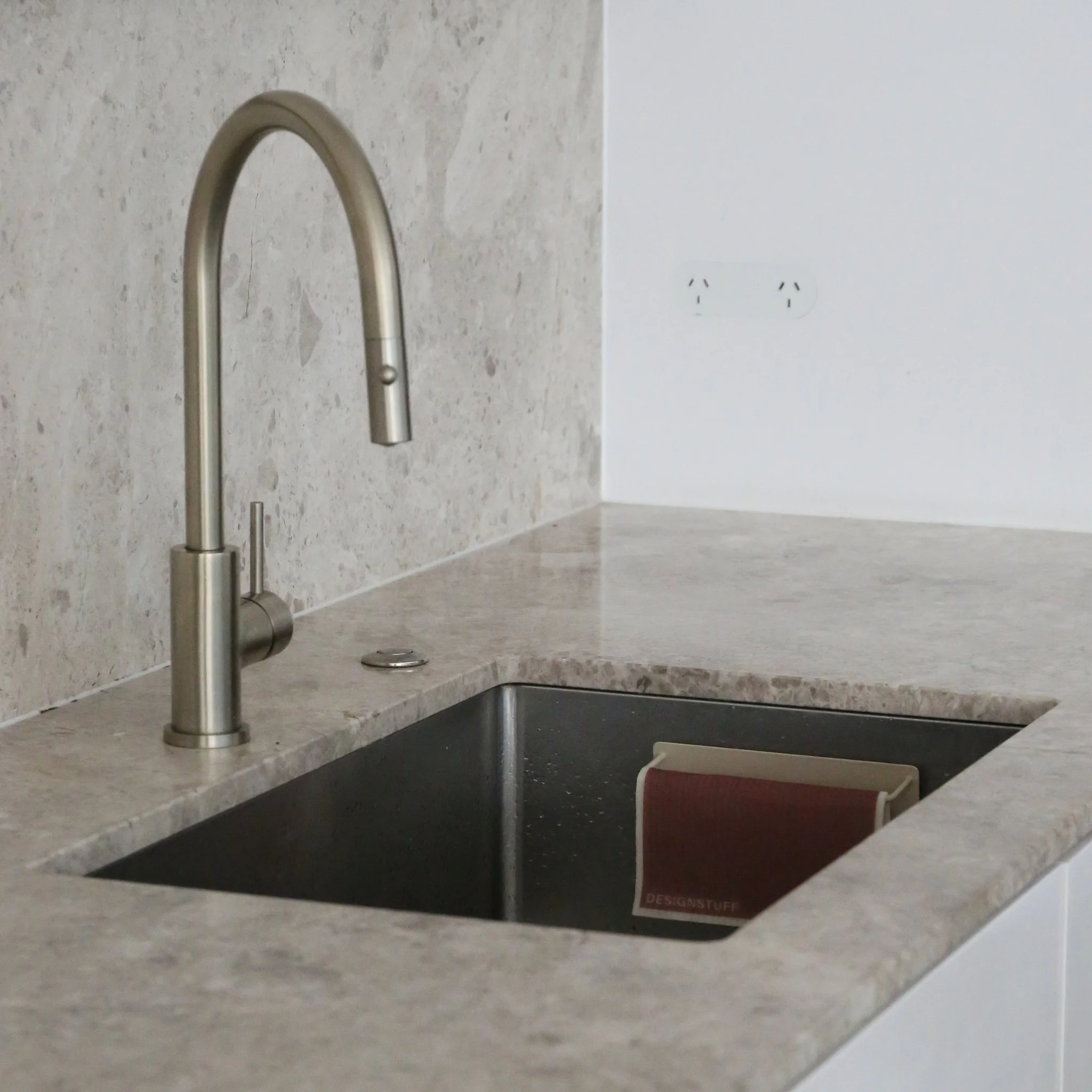 DESIGNSTUFF DRIP Dish Cloth Holder