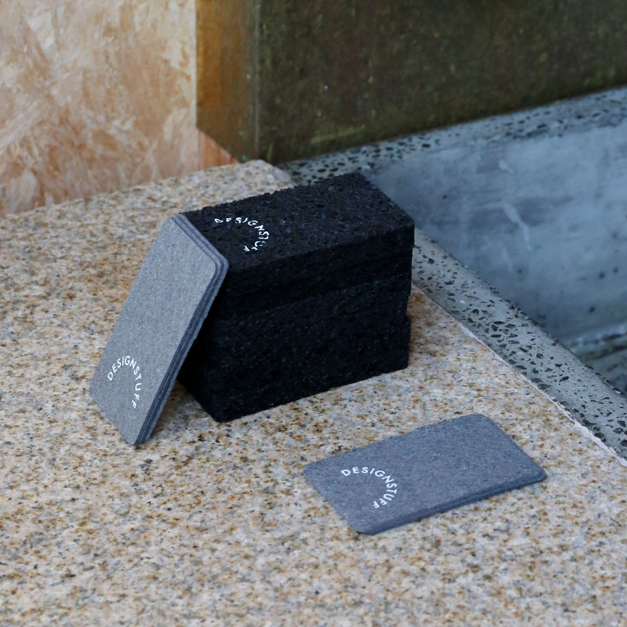 16646_Designstuff_Compressed_Cellulose_Sponge_6Pack_Black _RossFarm_Cropped4.jpg