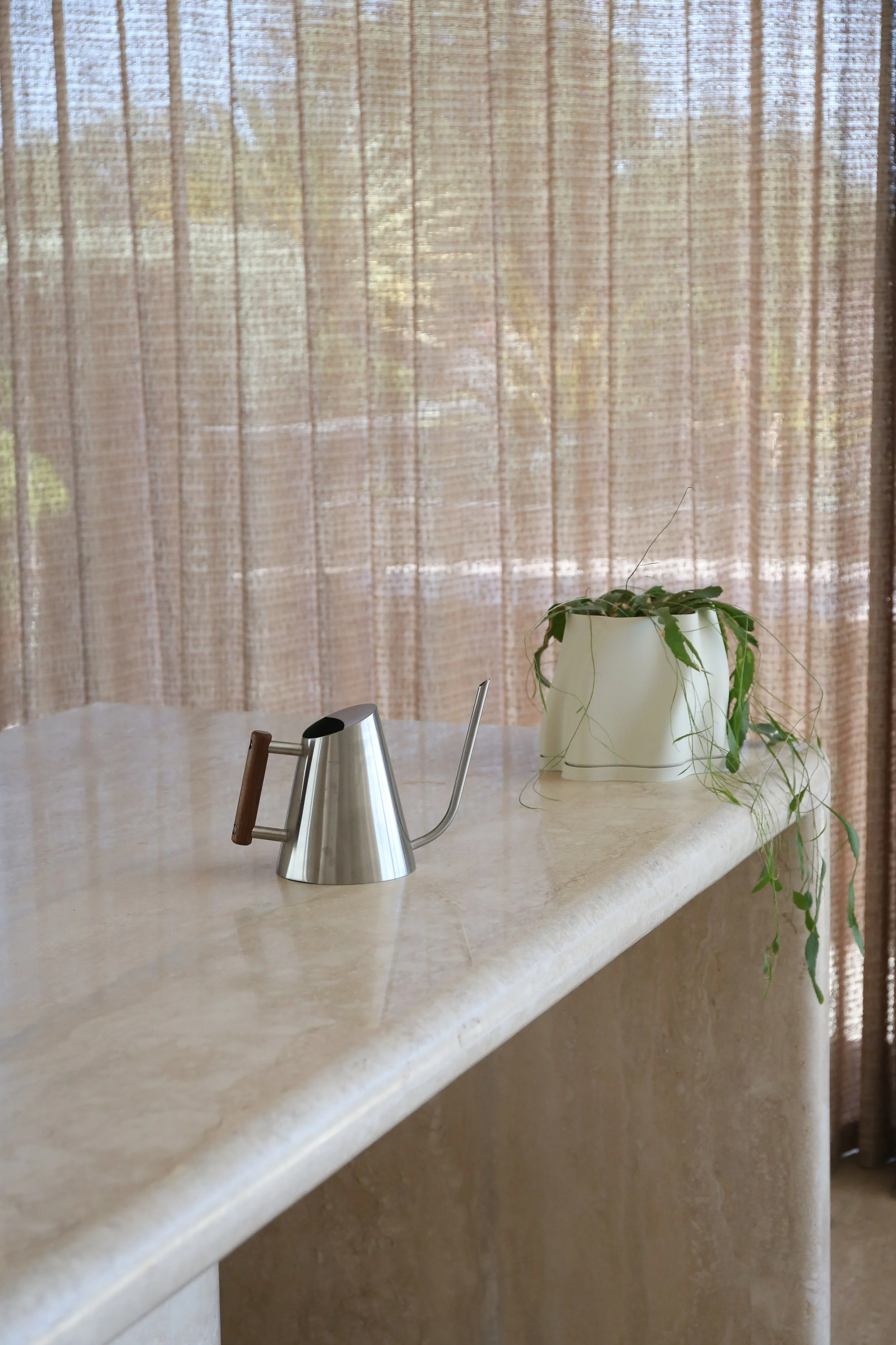 18275_DESIGNSTUFF_VIAH_Watering_Can_2.jpg