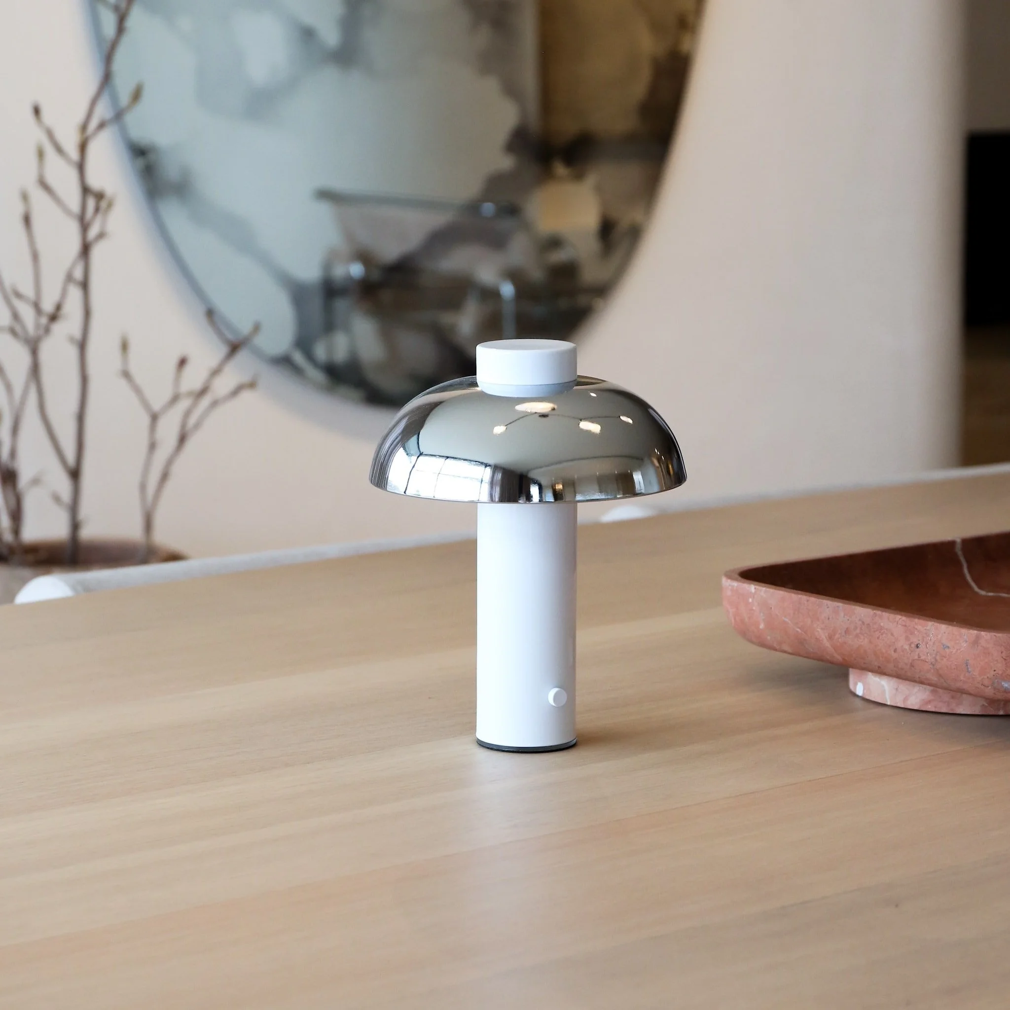 18419_DESIGNSTUFF_Elio_Lamp_White_Chrome_01 (cropped).jpg