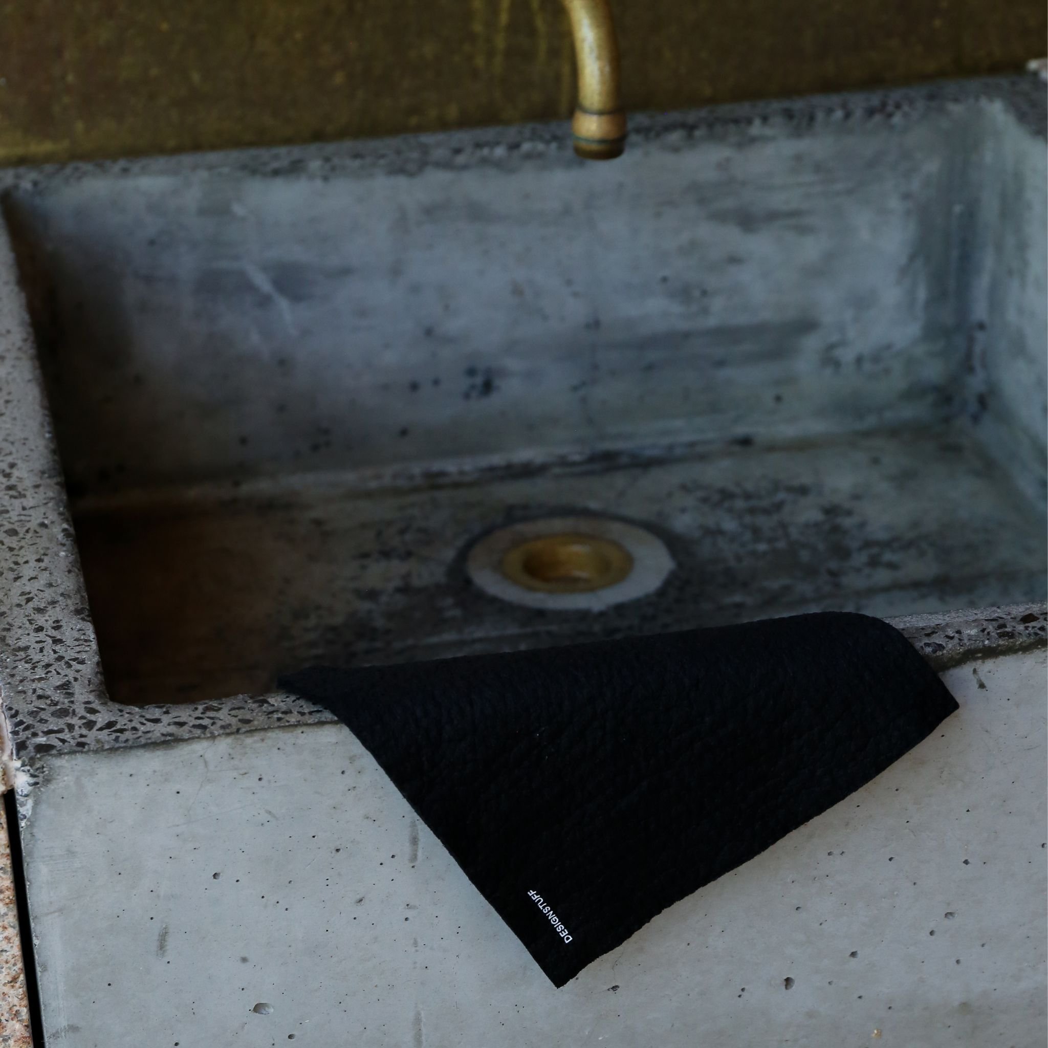 16452_Designstuff_Compostable_Eco_Dishcloth_2Pack_Black _RossFarm_Cropped1.jpg