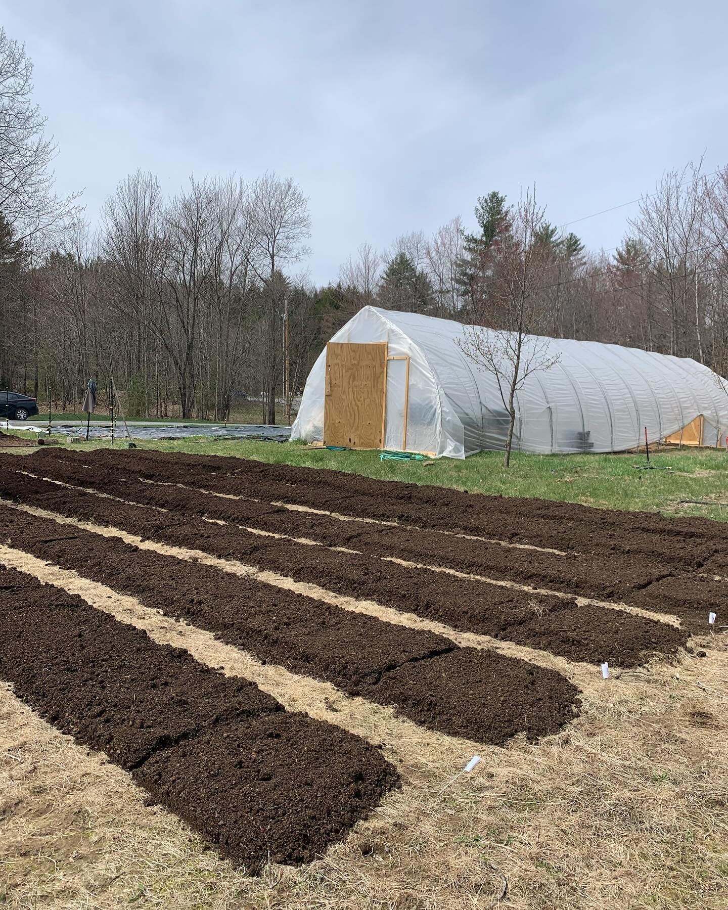 Six new beds happened today! Yaaaahhh people power. We tarped this area all winter to kill the grass, broadforked, and applied a thick layer of compost to add nutrients to our  sandy SANDY sandy loamy sand &ldquo;soil&rdquo;. The wooden frame really 