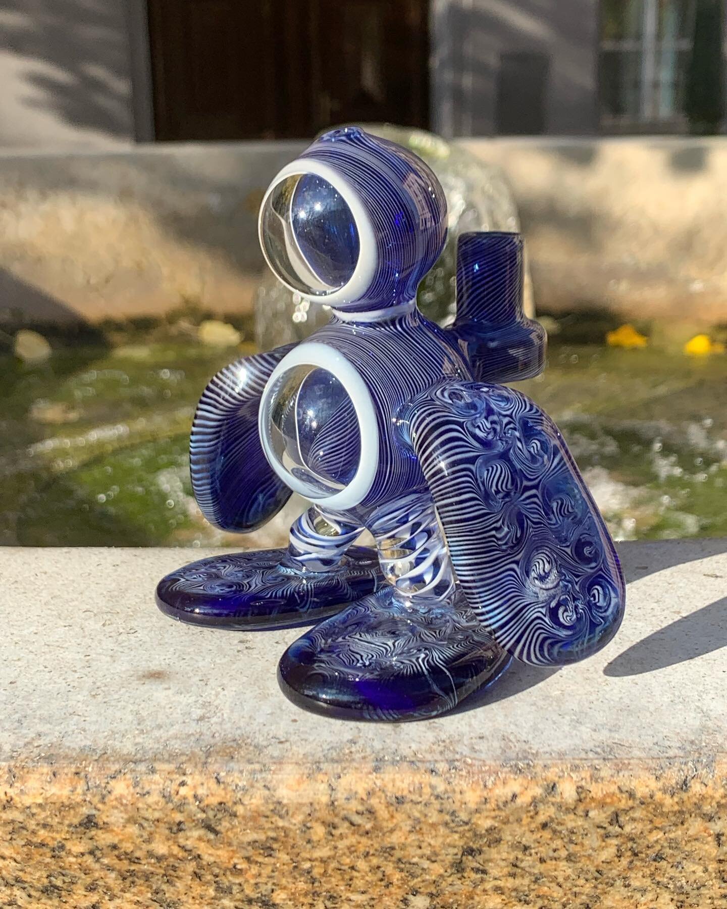 Cosmonaut serie

Open belly, studying more ideas for the next pieces and you guys are sending  me some cool ones to upgrade this serie. Thanks a lot for sharing your suggestions 💚🙏

High 16 cm
10 mm joint
2 holes percolator

#&rsquo;22/34

________