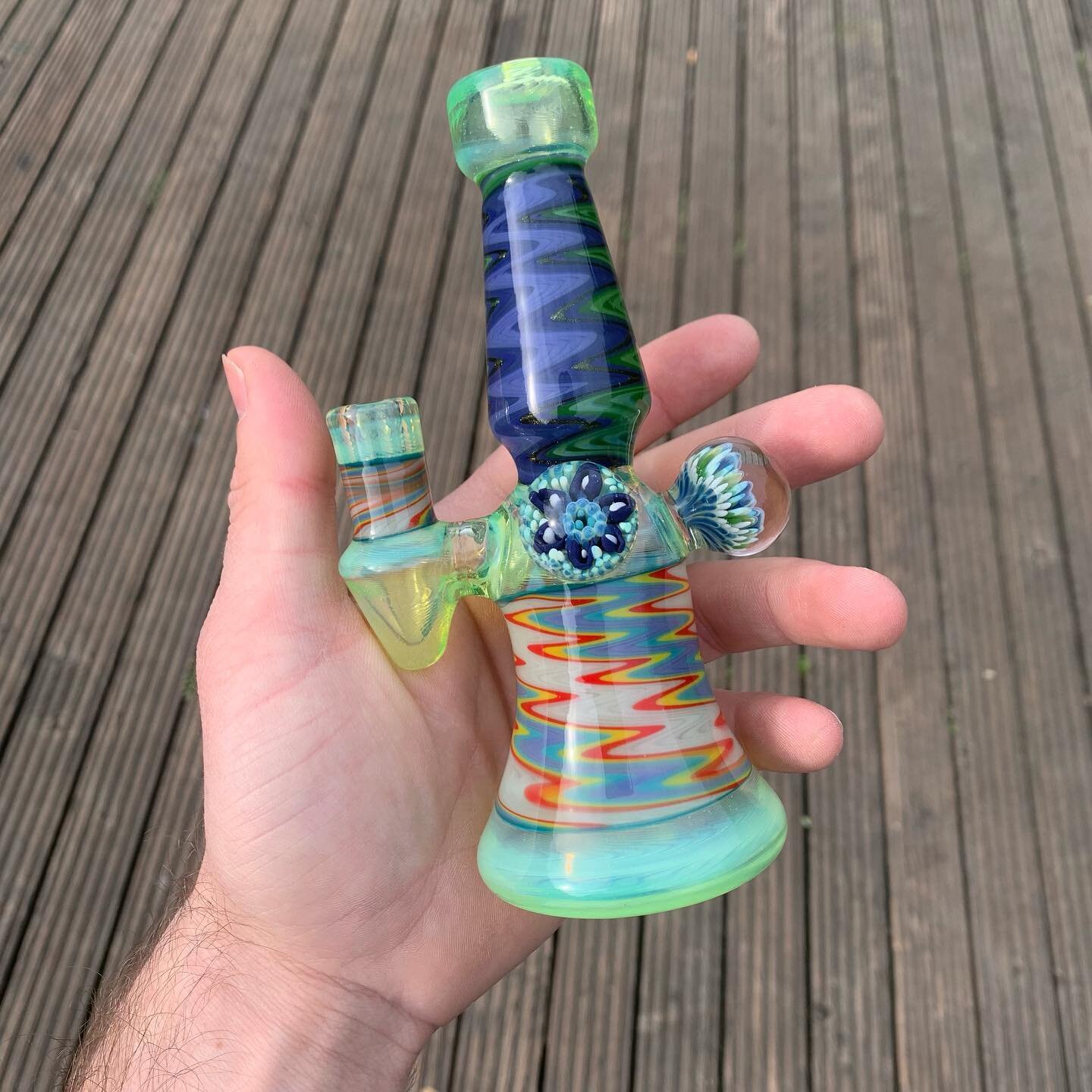 First collab with @goodsmookaglass , he gave me his preps last time I was in Barcelona. Next time you come to Prague!

Colorado color company and slime green

The piece is in Prague, dm me or him to purchase it.

High 15 cm
10 mm joint
3 holes percol