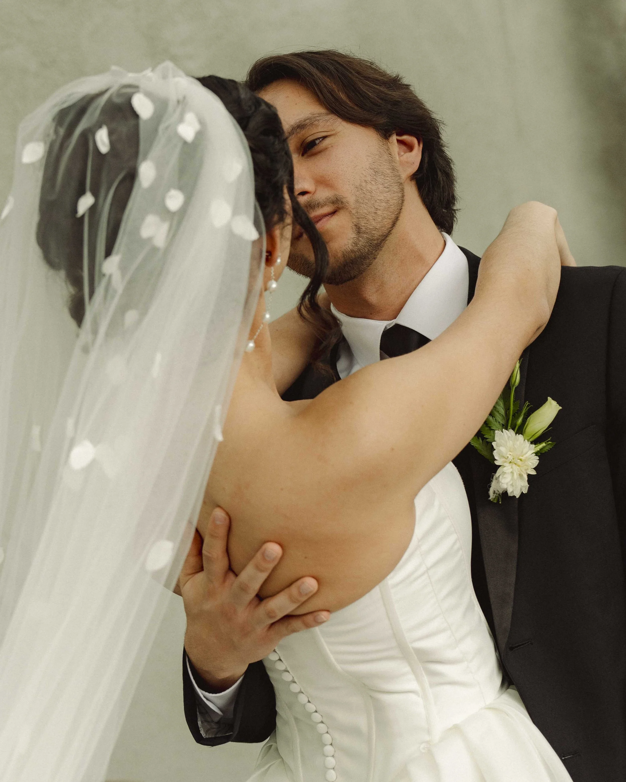AC_251121_LIZ&ANDREW_SNEAKPEEKS_17.jpg