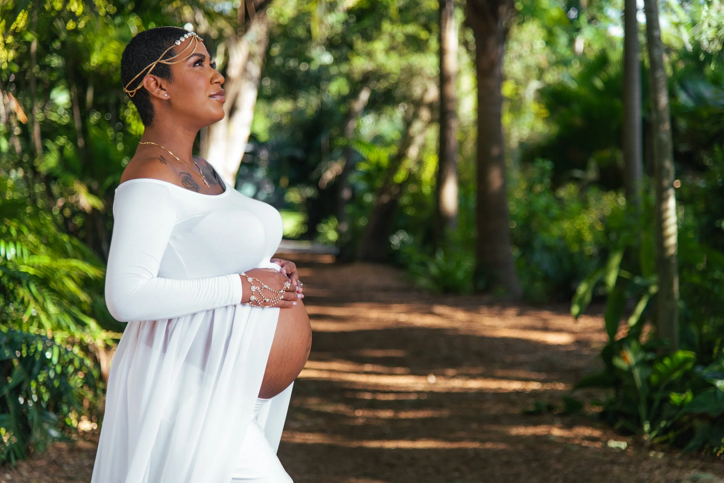 Maternity photo session at Fairchild botanical garden in Coral Gables, Miami, Florida
