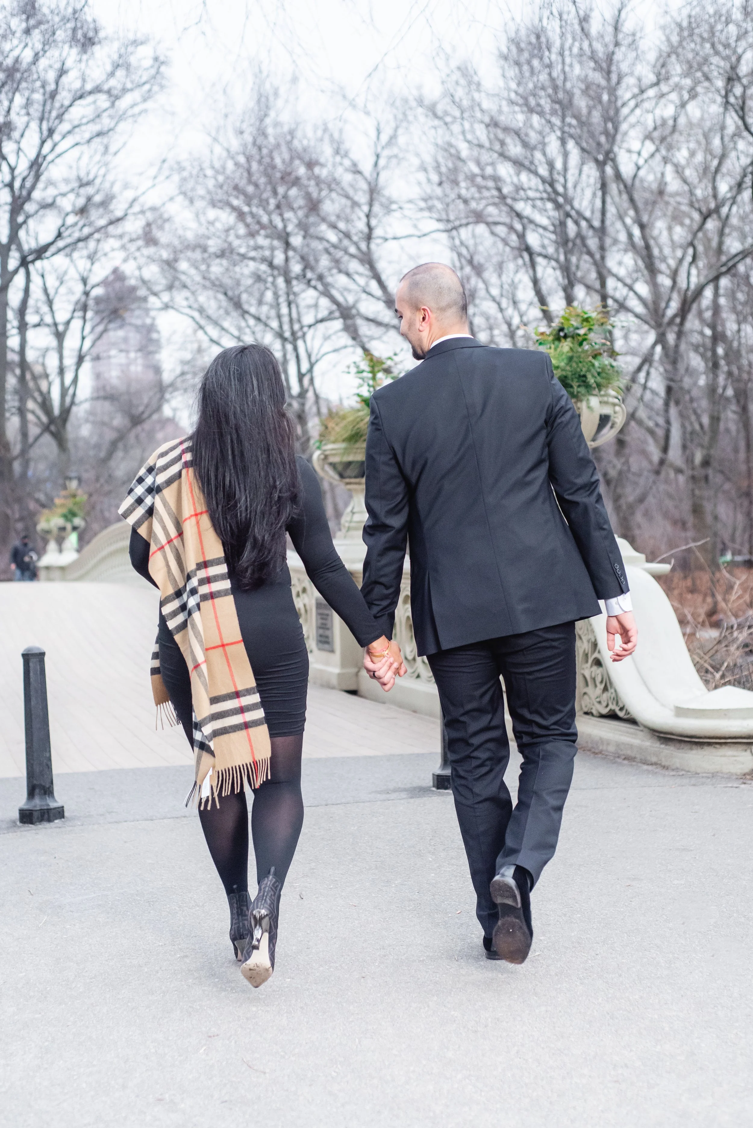 Couple at maternity photo session in Central Park, New York