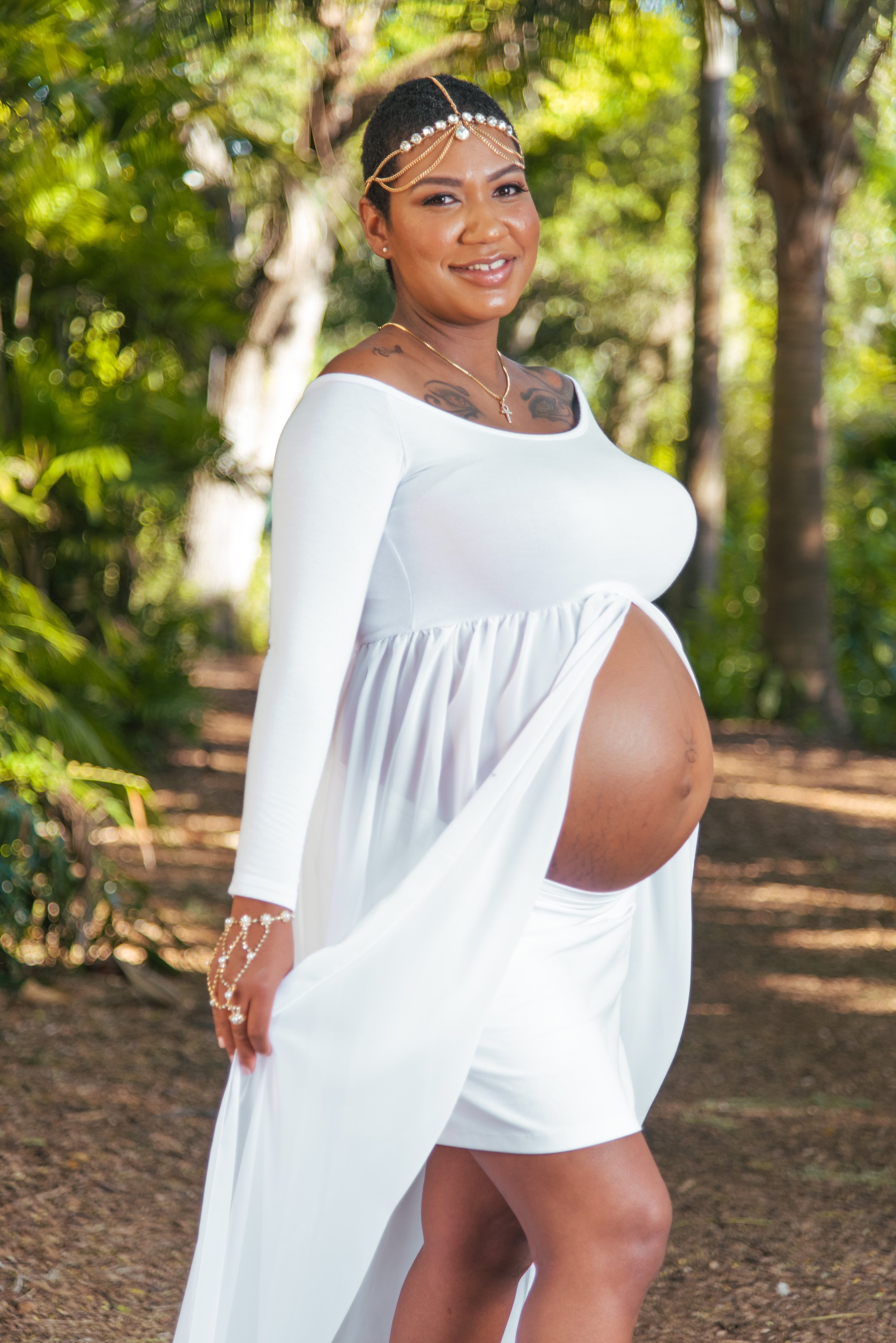 Maternity photoshoot at Fairchild botanical garden in Coral Gables, Miami, Florida
