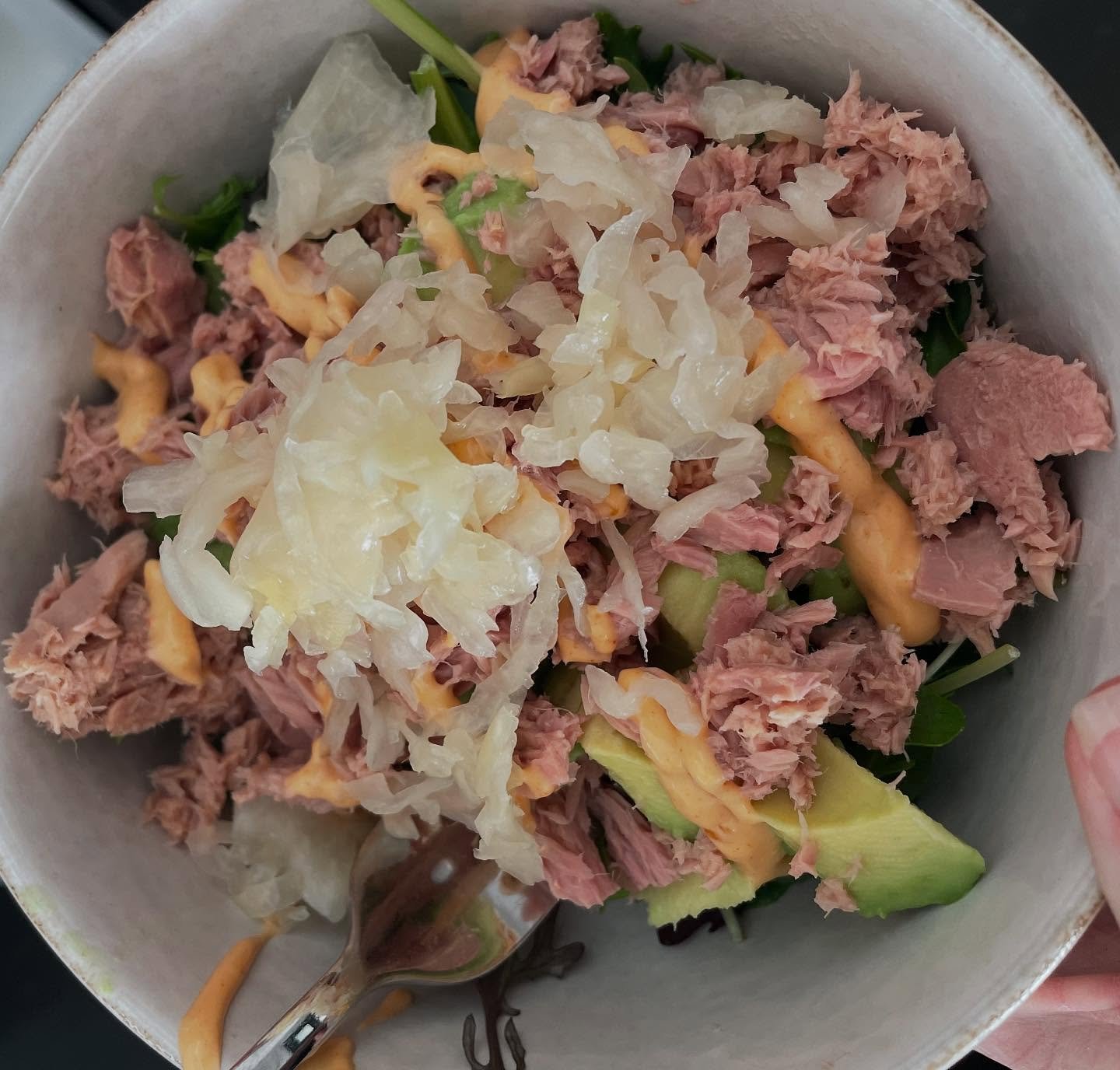 5 minute throw together lunch meal 🥑 

If you are someone that likes a lighter lunch and more carby dinner. This is a great one for a &ldquo;whoops I didn&rsquo;t do my meal prep&rdquo; week. 

- 1 small can of tuna 
- Half an avocado 
- Greens (I l