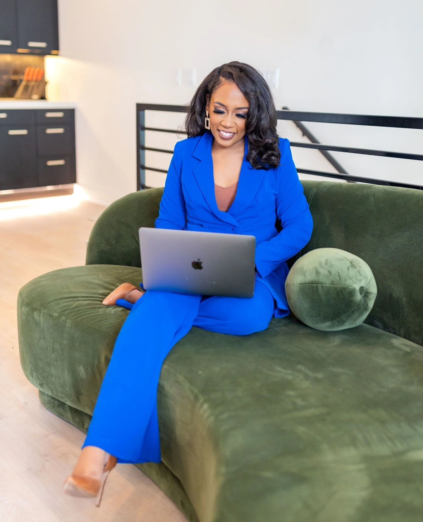 Meet Erica 💜—the creative mind behind every E-Design you see from ELM Interiors. From mood boards to 3D renderings, she turns your vision into a beautifully curated space, all with furnishings and décor from our exclusive shop. Your dre