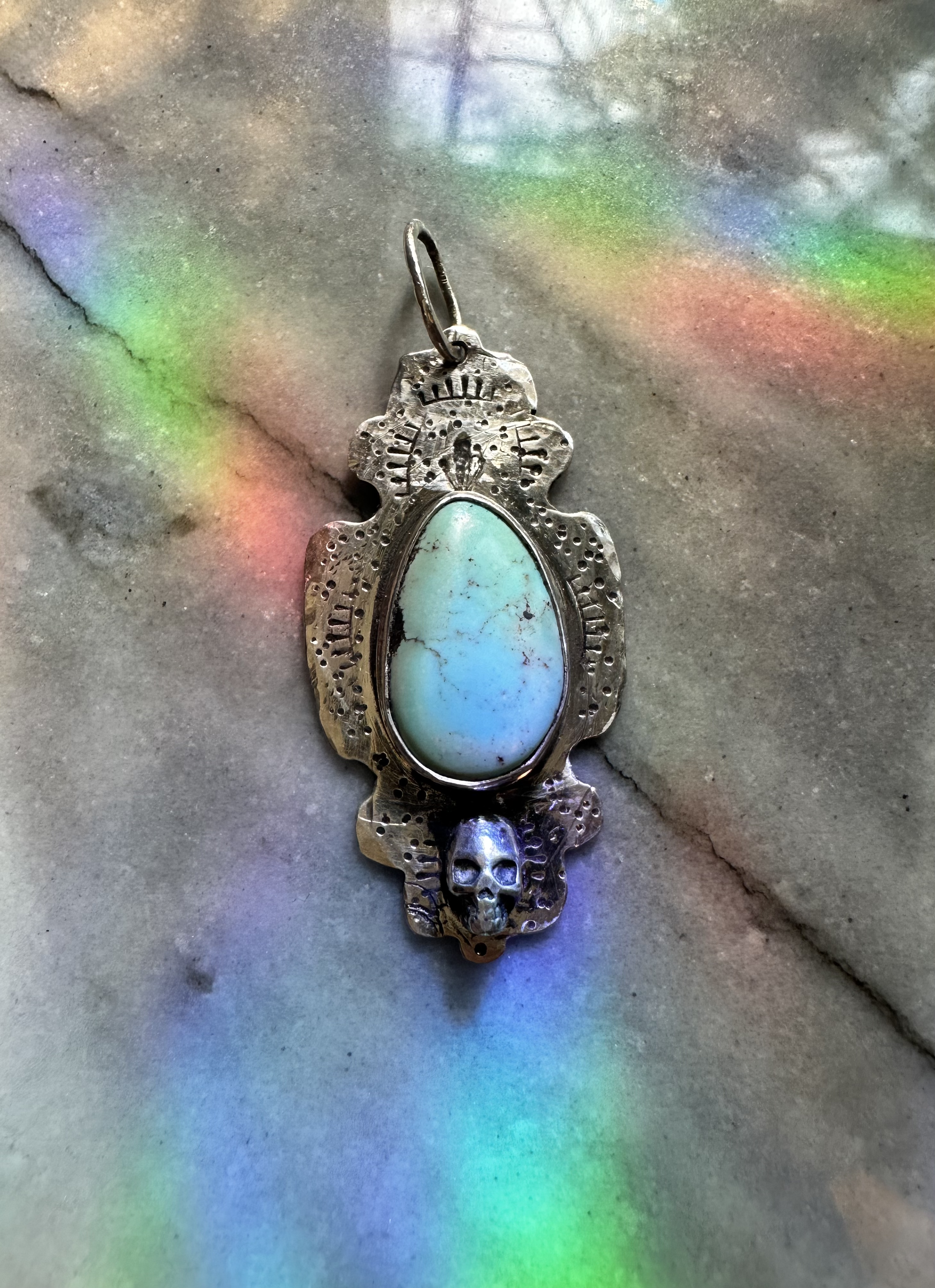 rainbow skull.png
