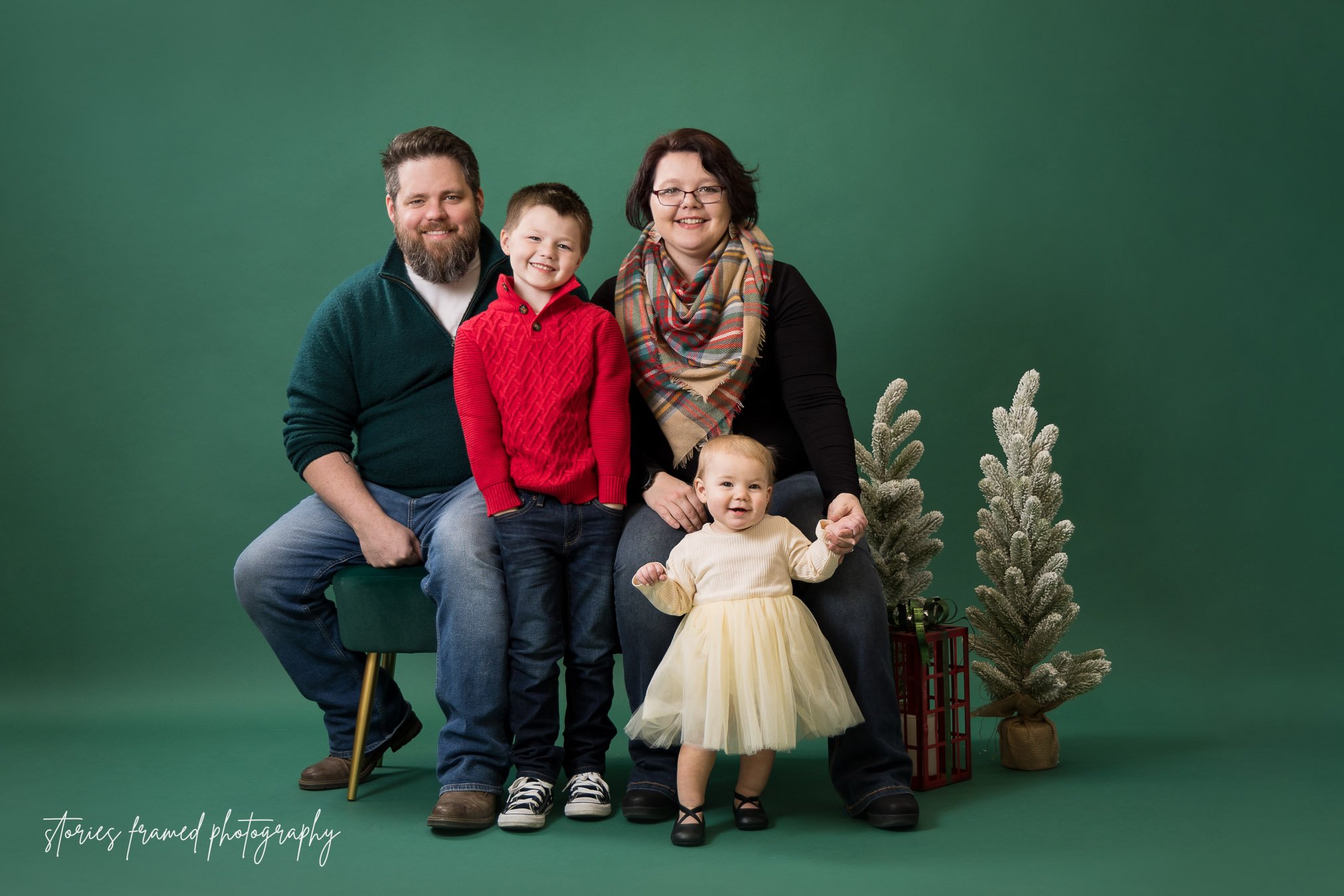 Brookfield-holiday-family-photo-07-Stories-Framed.jpg