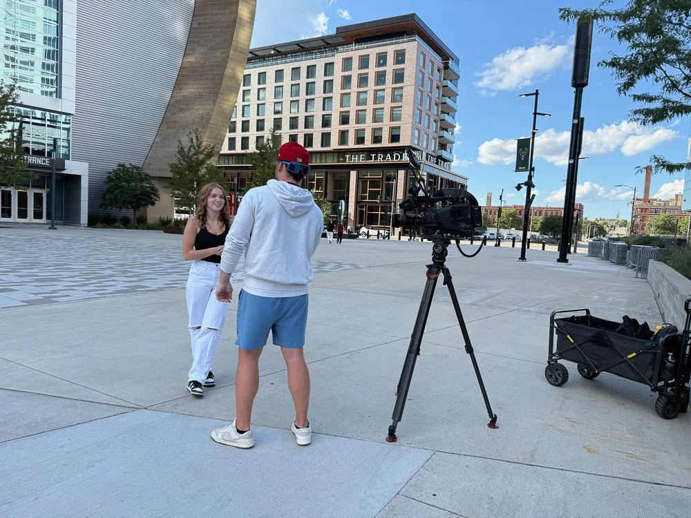 Milwaukee-senior-photos-Stories-Framed-02-BTS.jpg
