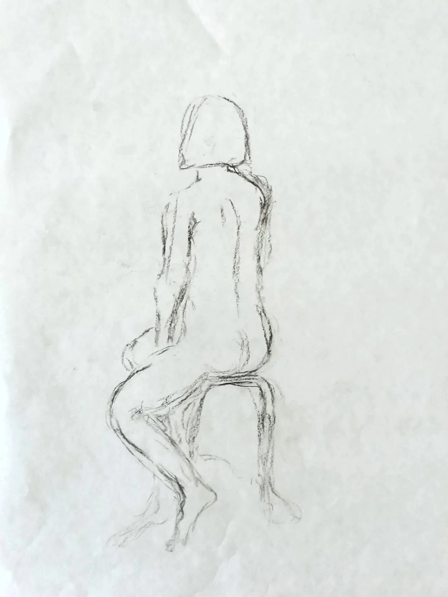 Croquis efter 40 &aring;rs paus.
Deltog i en 2h workshop och fick sl&auml;ppa mitt petande😄.
Att rita av en nakenmodell p&aring; tid med kol var en rolig utmaning. Allt som allt blev det 37 bilder. Har sparat en bild per givna minuter.
Nr 1 var p&ar