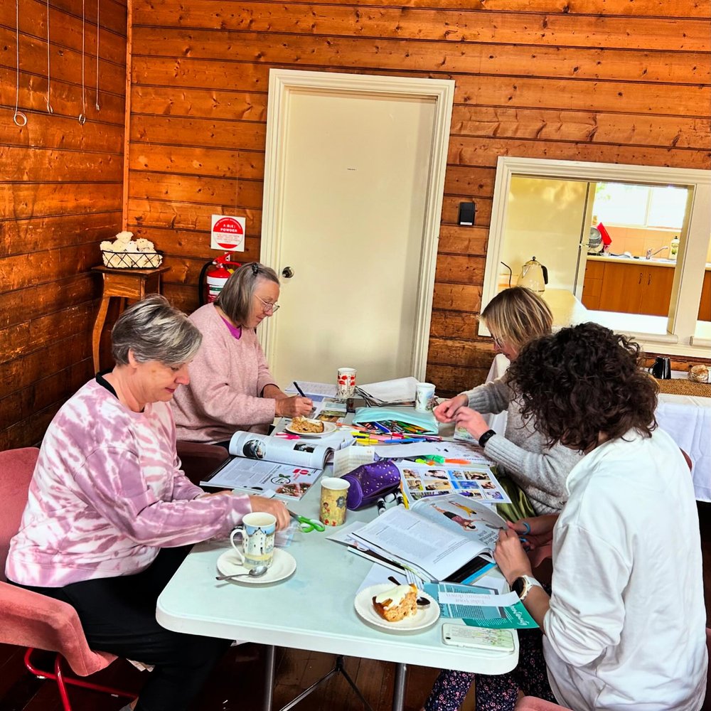 Recently I hosted a one-day retreat with the theme of contentment and gratitude. 

The main activity of the day was creating &ldquo;a pocketful of gratitude&rdquo;, in other words a mini-book full of things that you feel grateful for. 

My guests use