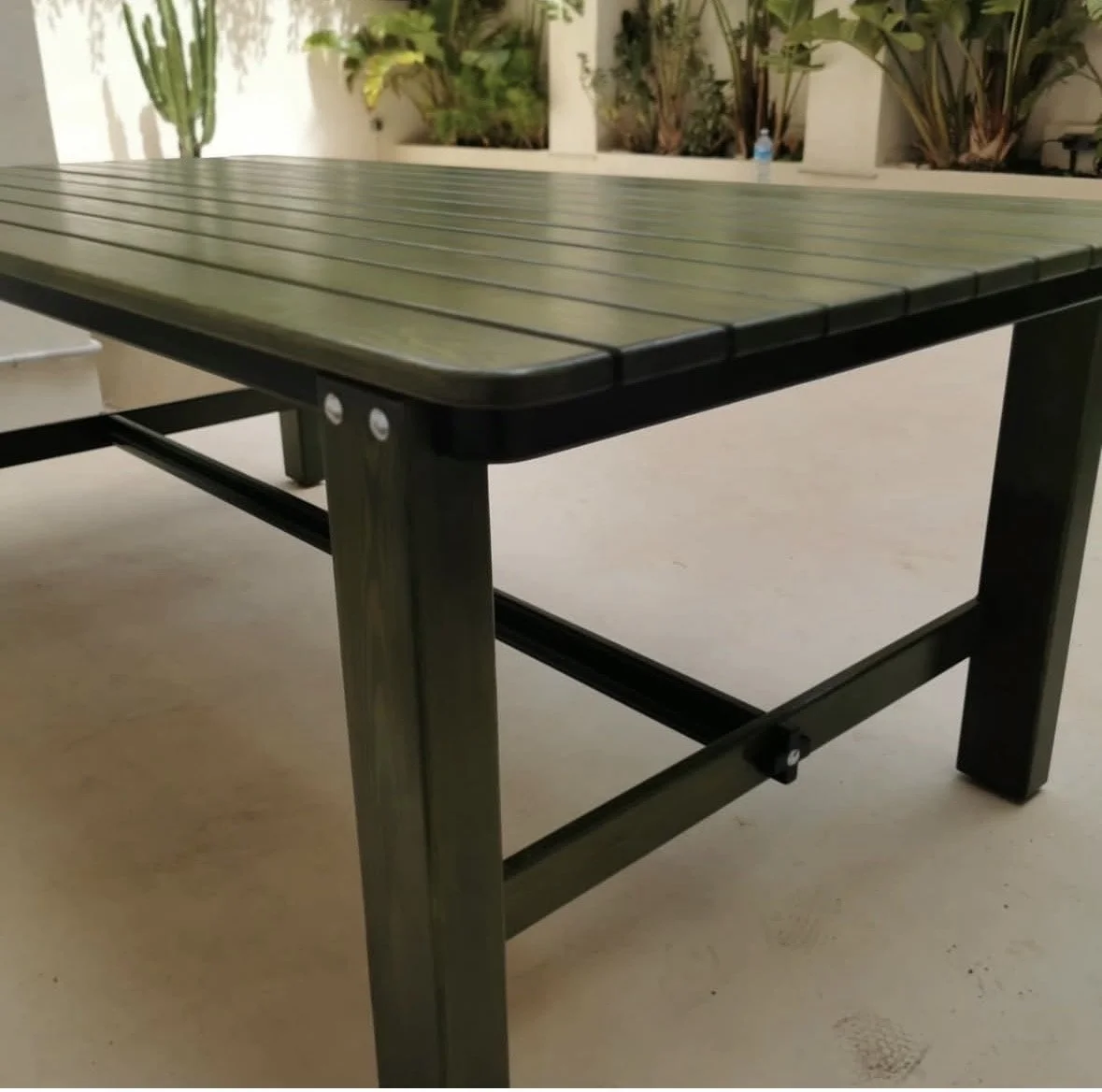mesa-madera-verde-exterior-otylu