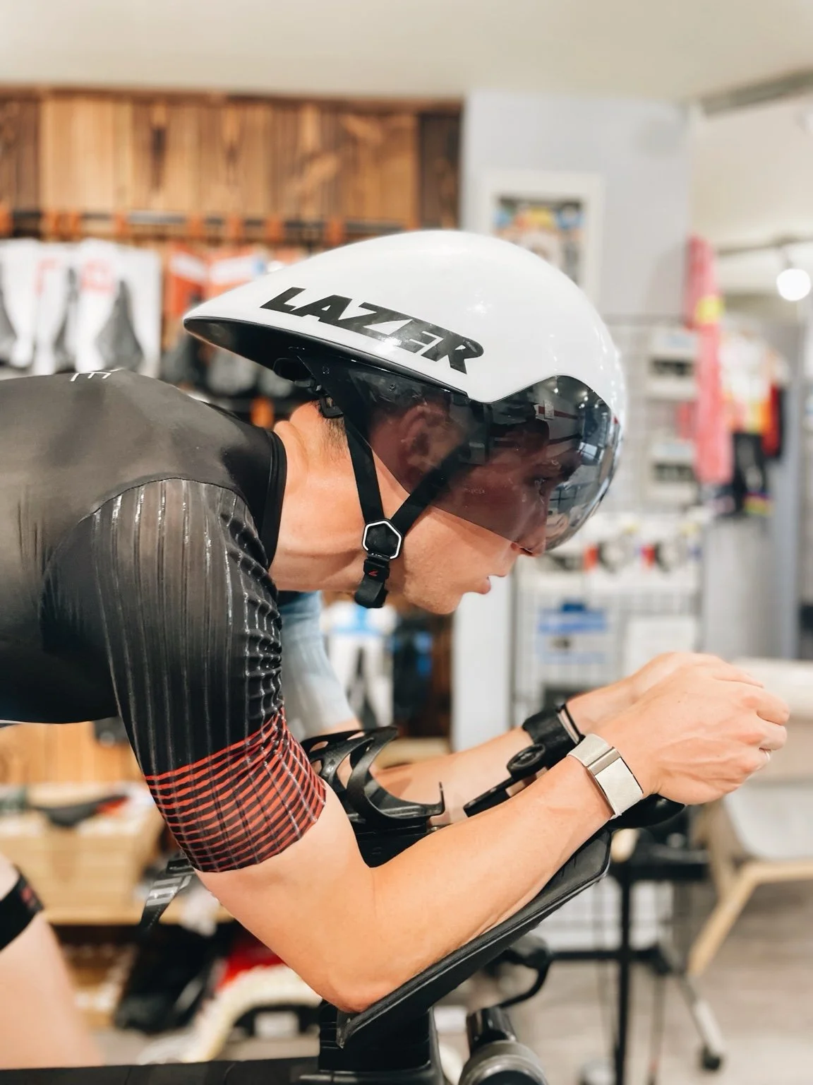 Waarom een triathlon bikefit veel verder gaat dan “goed zitten op de fiets”