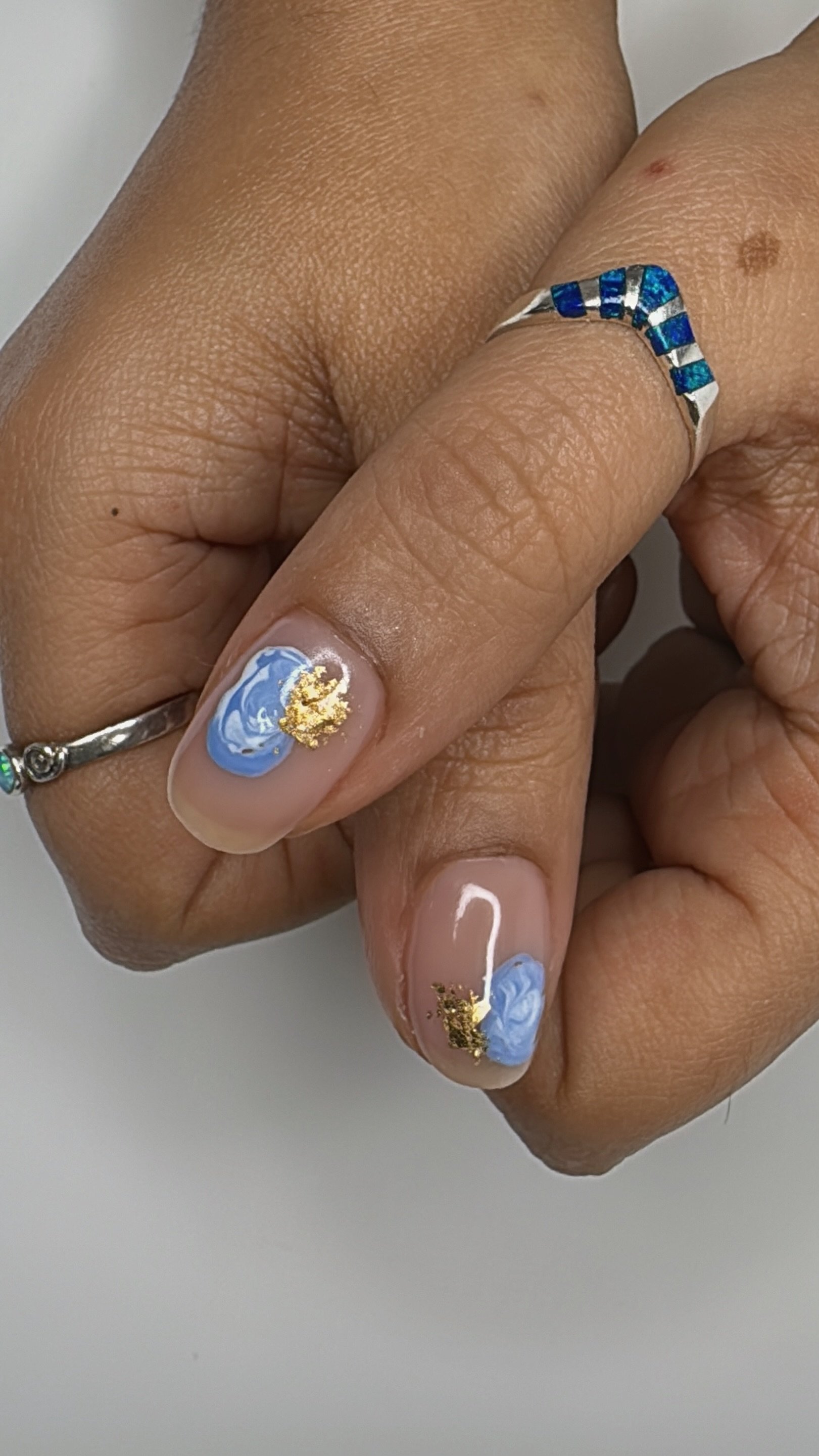 Fresh and Minimal Holiday Nails with a Touch of Gold
