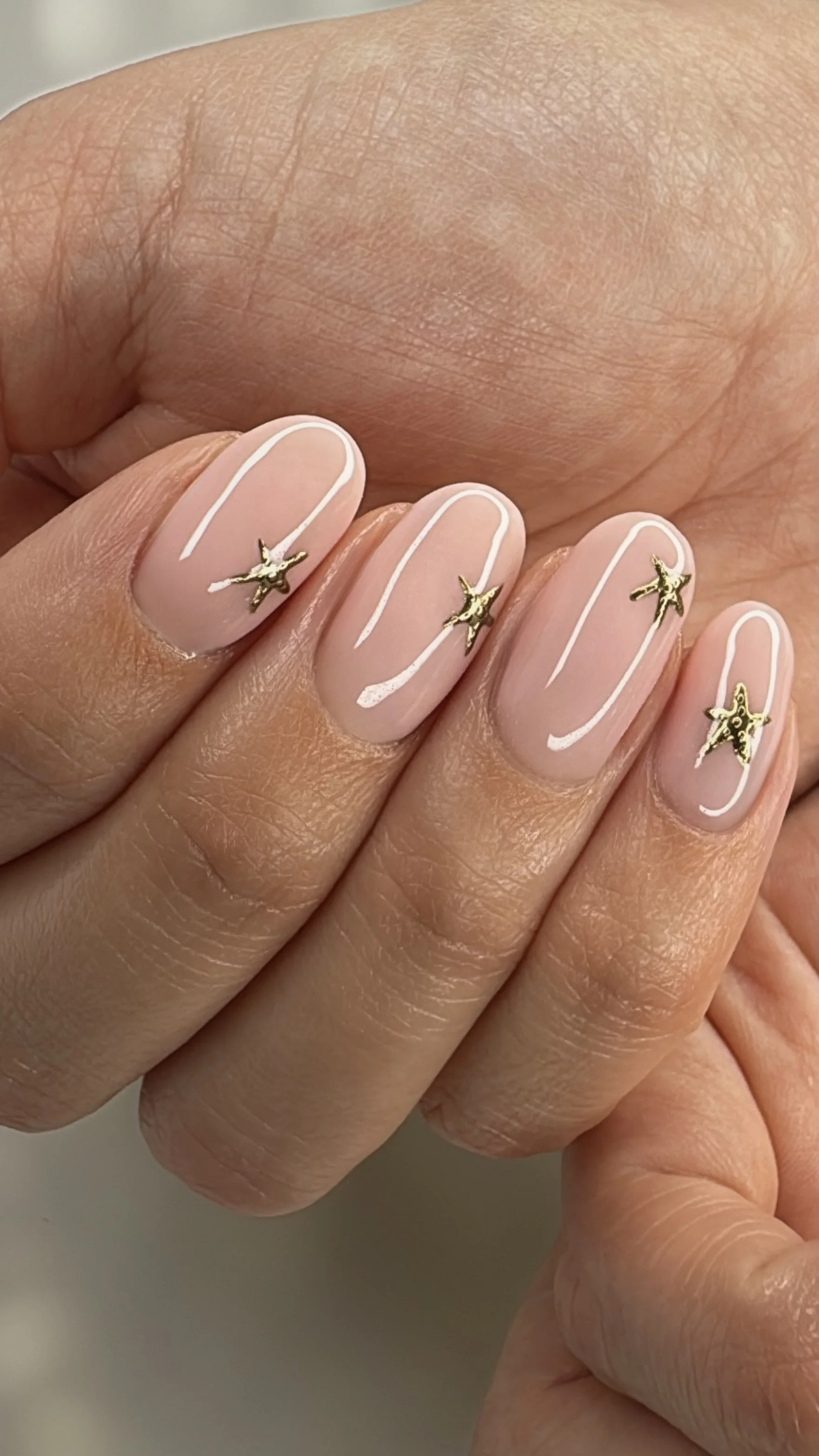 Golden Starfish Nails - Subtle Summer Luxury for Your Holiday