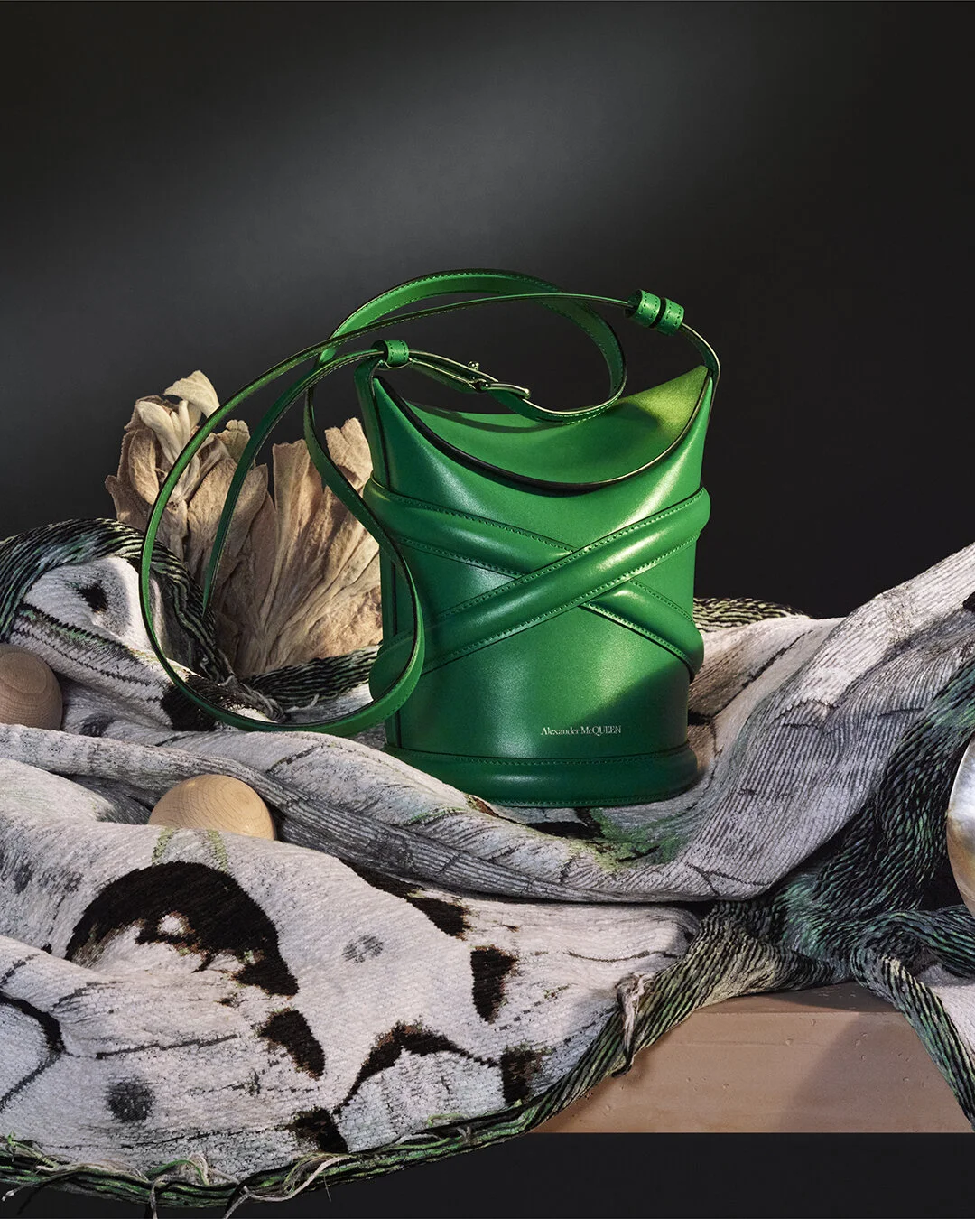 Alexander McQueen PreAW21 Curve Bag (shot by Erwan Frotin) (4).jpg