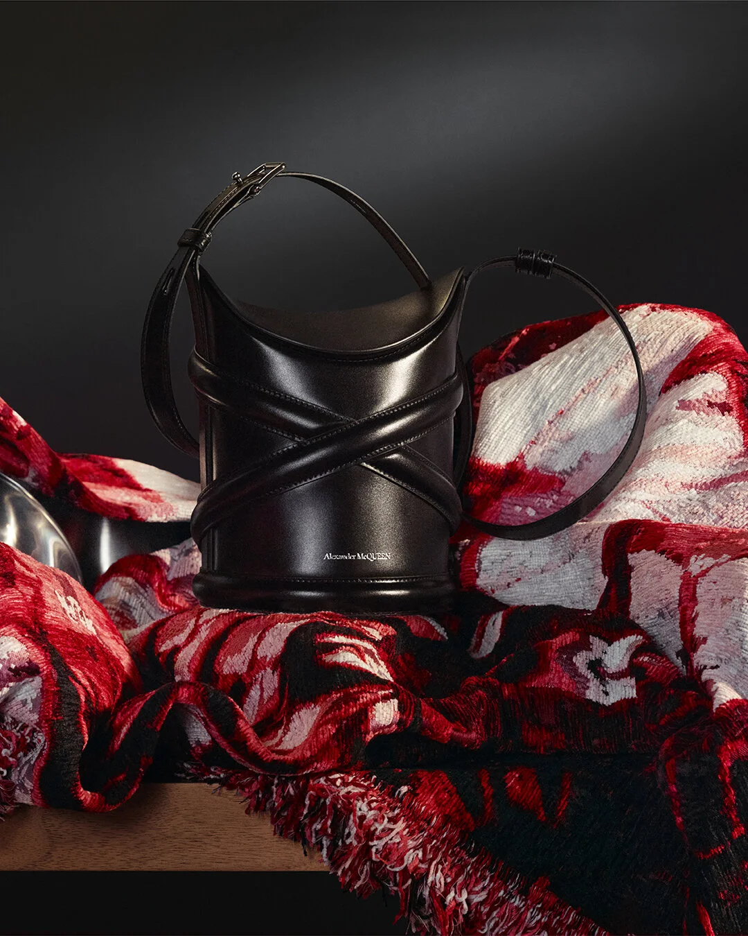 Alexander McQueen SS21 Curve Bag (shot by Erwan Frotin) (2).jpg