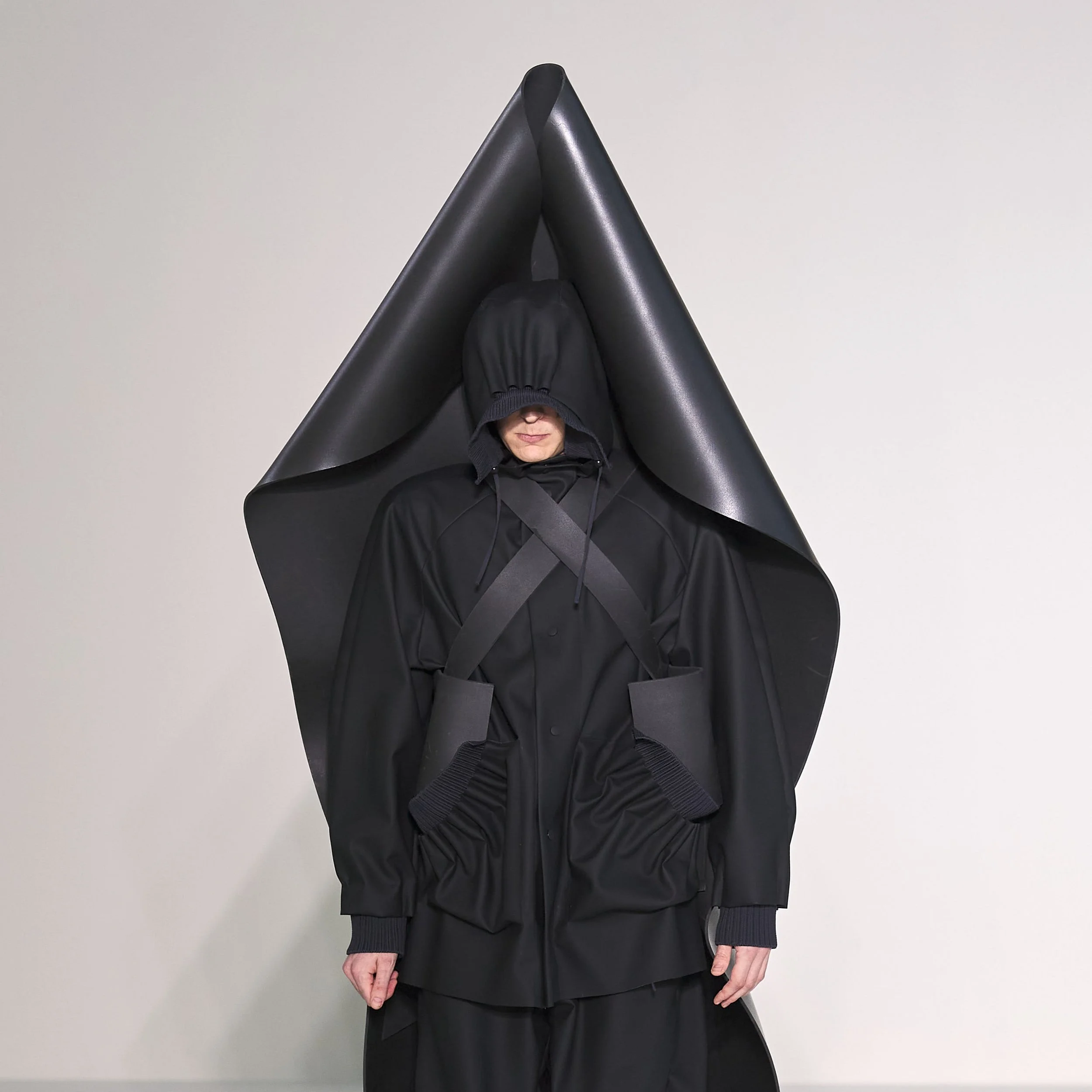 Craig Green explores the new meaning of expansion and restrictive volume in his AW22 collection.