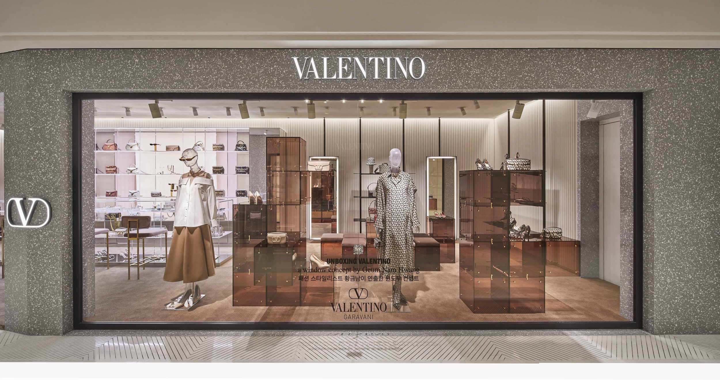VALENTINO A GLOBAL UNBOXING - SEOUL (2).jpg