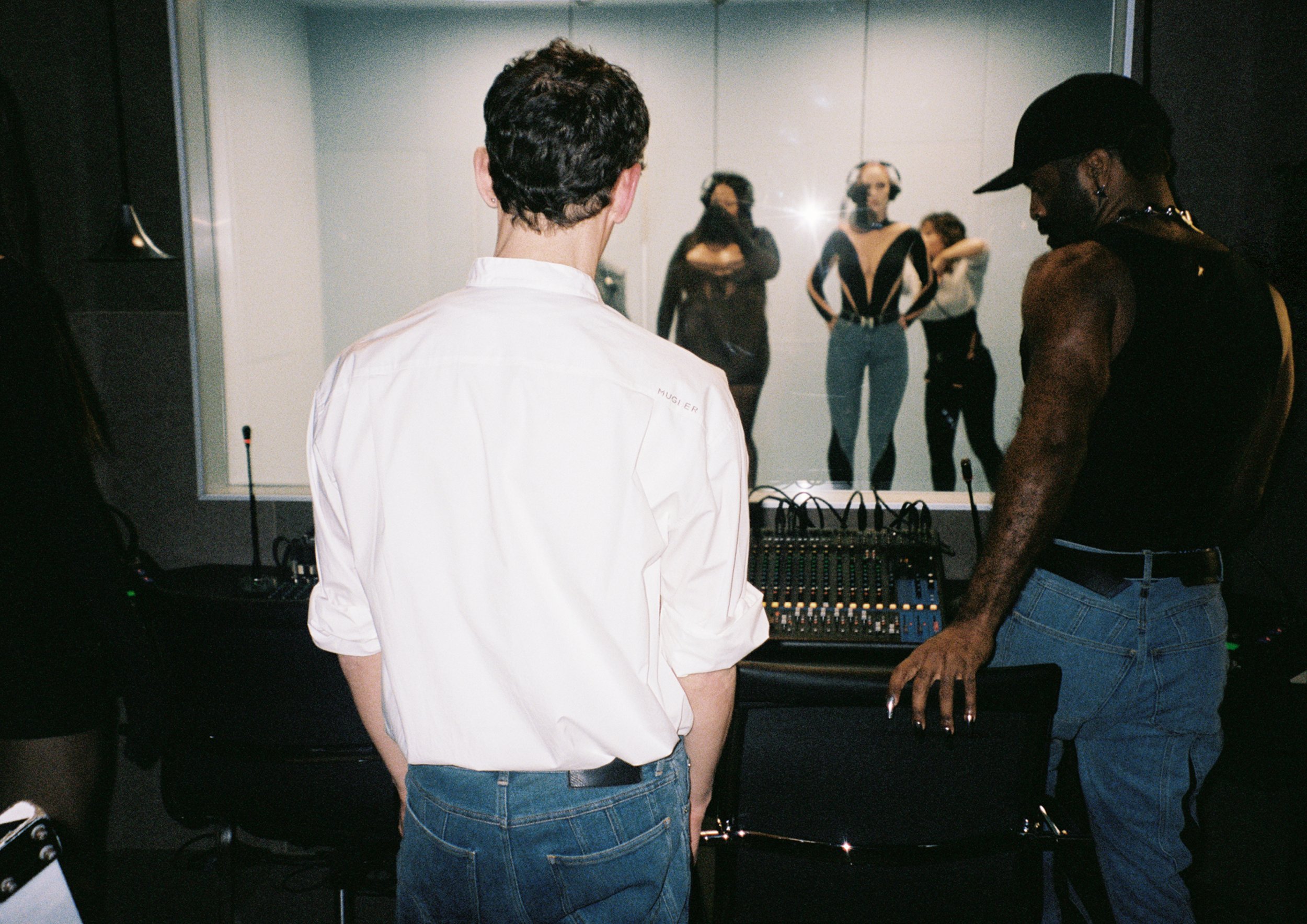 2007-HENRICK-A4-PR-BTS-Landscape-Image-300ppi_04.jpg