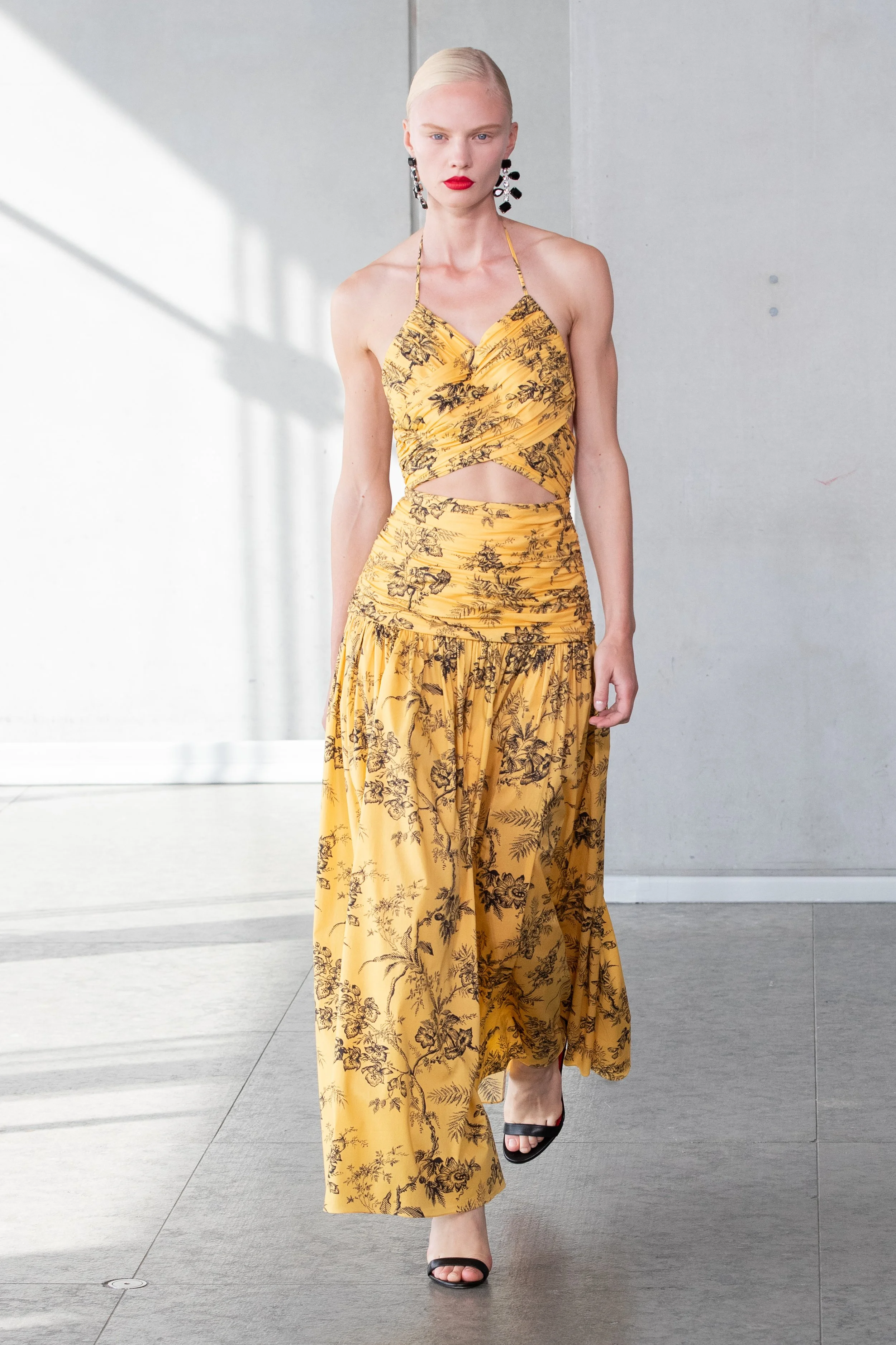 Carolina Herrera SS24 07.jpg
