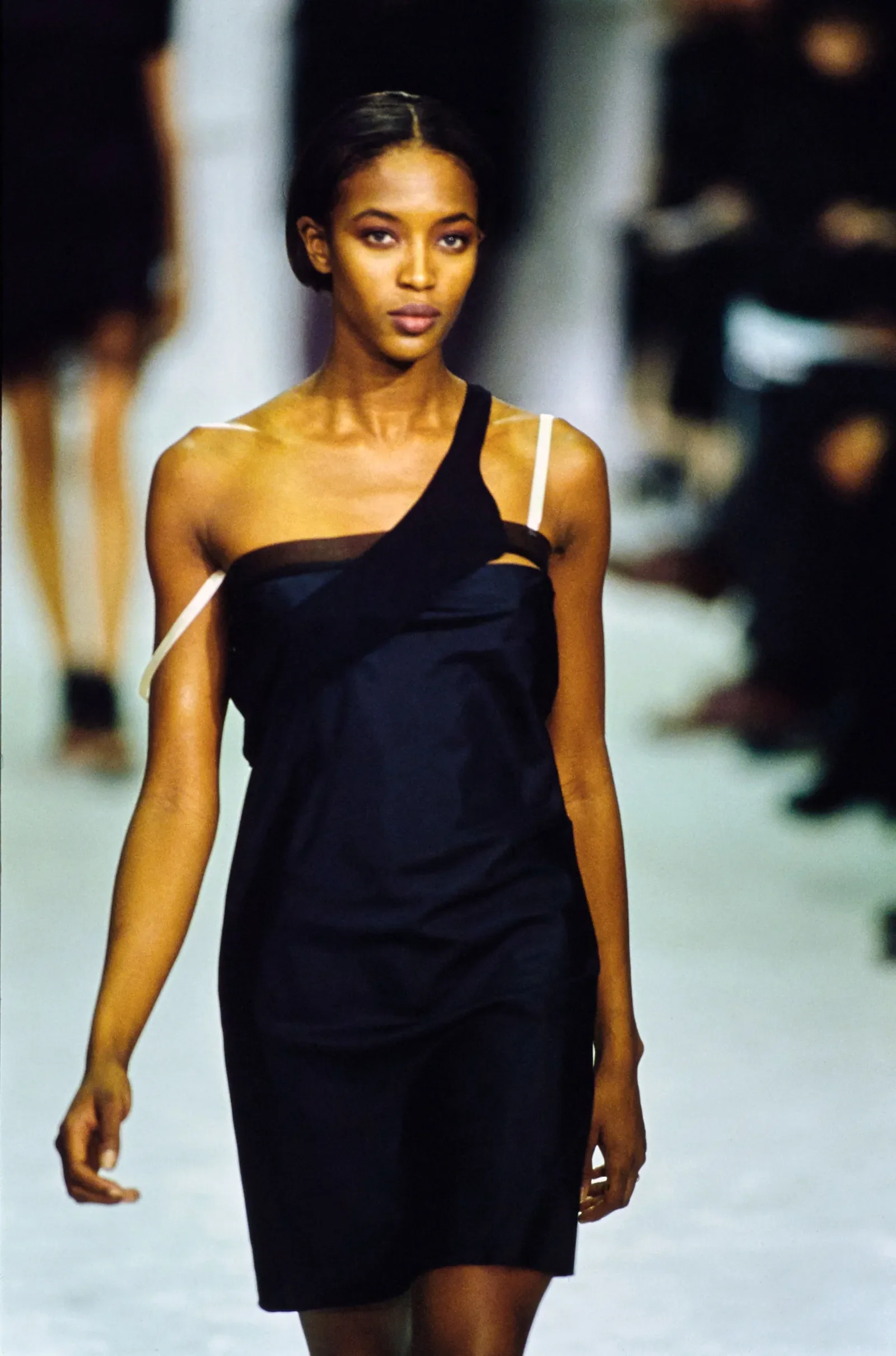 Naomi Campbell walking Helmut Lang S/S 1997, styled by Melanie Ward
