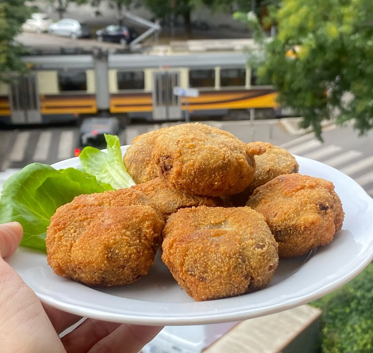 Mondeghili in a Milanese traffic jam π
On this week’s newsletter I wrote about bittersweet homecomings, an equally brutal and bellissima Milano, and a timeless Milanese meatball recipe using leftover cooked meat. Comment “recipe” b