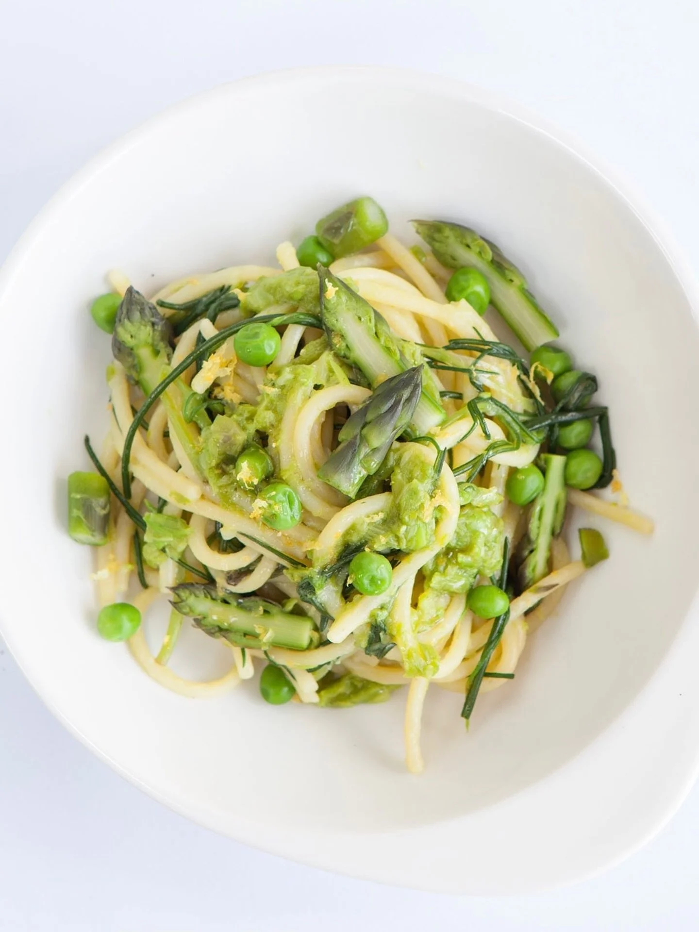Spaghetti with asparagus, agretti and lemon ✨ 
I ran a poll last week about which recipe to publish next, and this won by a landslide. No surprises here! My readers are pasta lovers. I have found my people 🍝
Comment RECIPE below for the link .